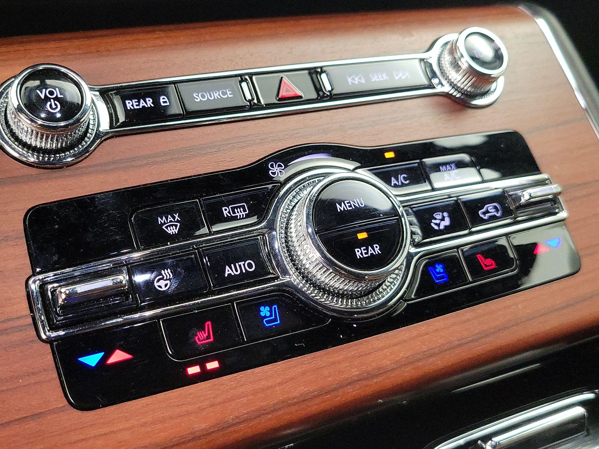 Thumbnail: 2023 Lincoln Aviator - 17