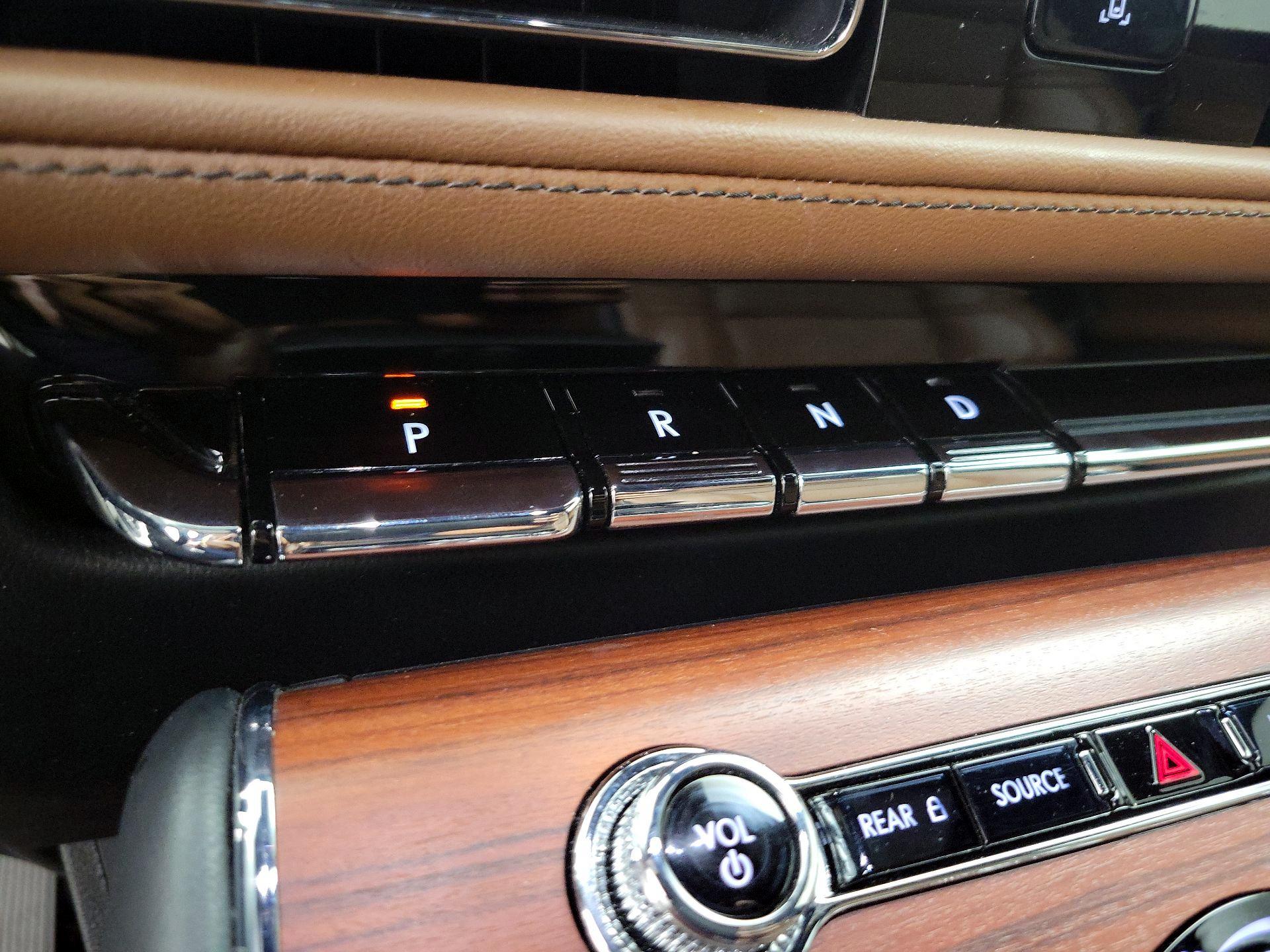 Thumbnail: 2023 Lincoln Aviator - 18