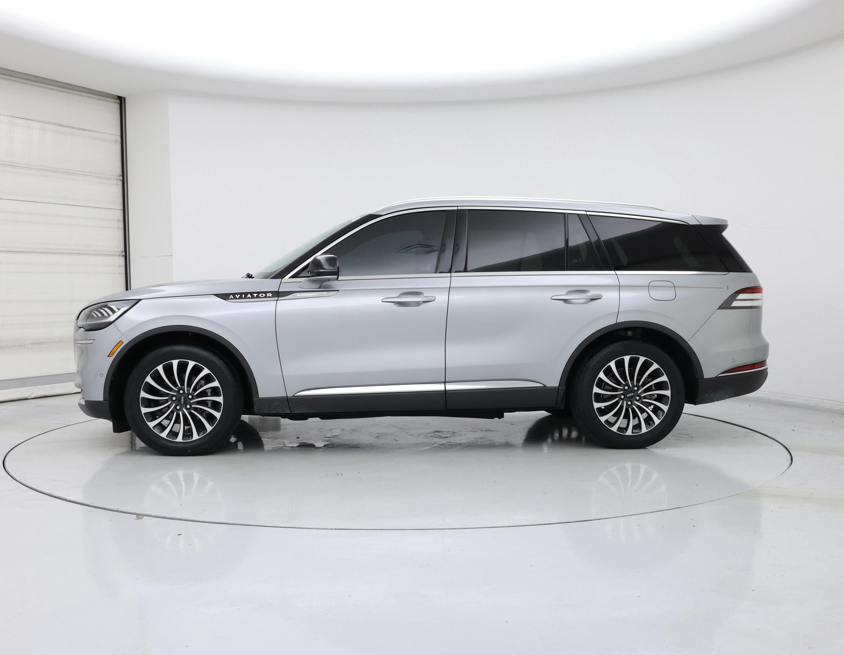 Thumbnail: 2023 Lincoln Aviator - 3