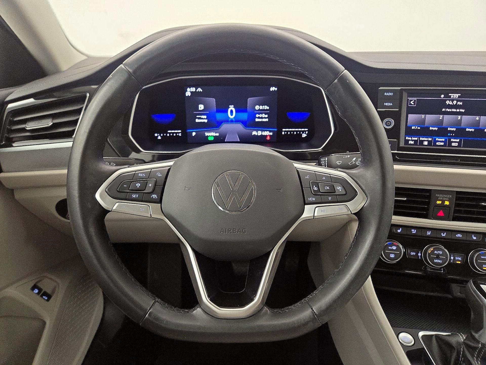 Thumbnail: 2022 Volkswagen Jetta - 10