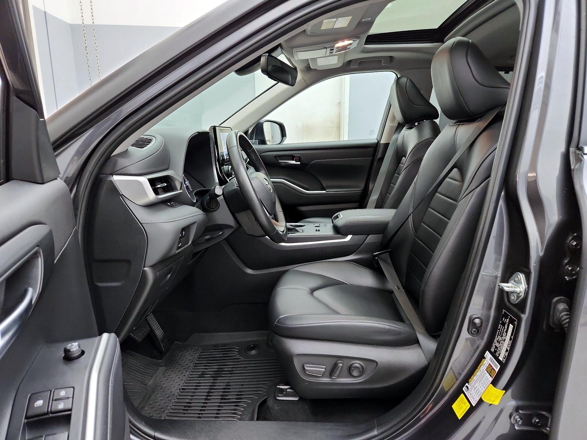 Thumbnail: 2024 Toyota Highlander - 11