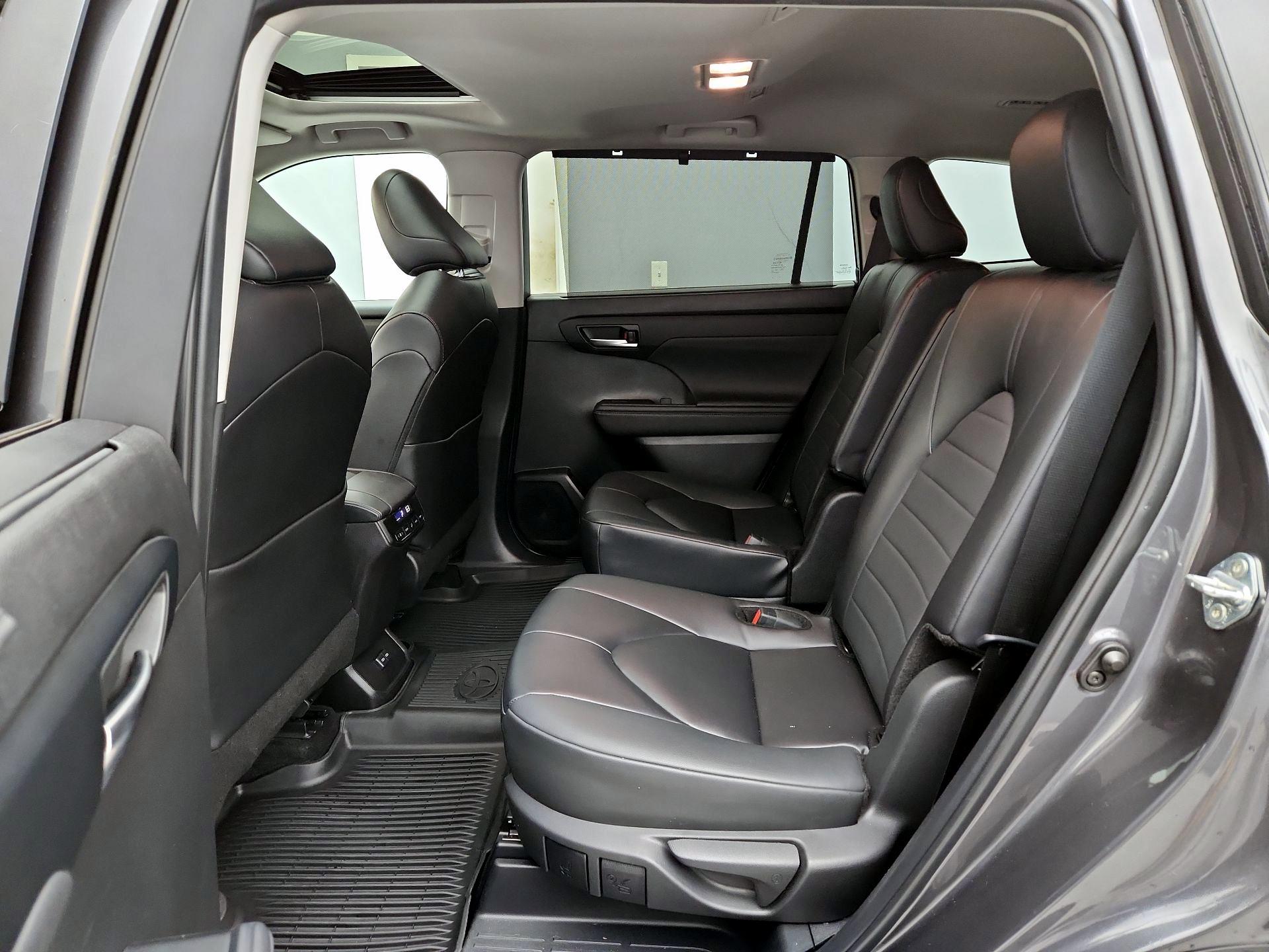 Thumbnail: 2024 Toyota Highlander - 20