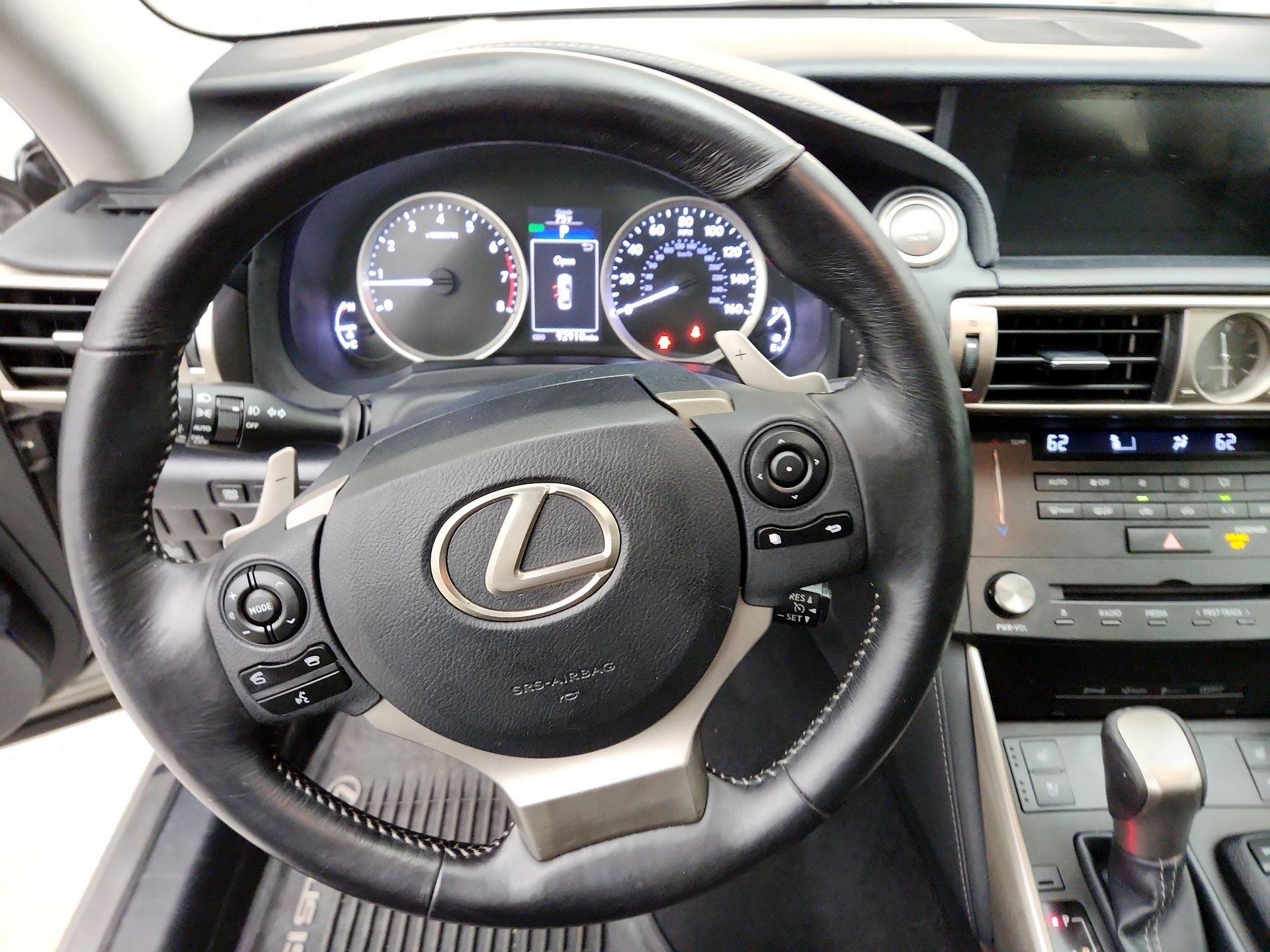 Thumbnail: 2015 Lexus IS - 10