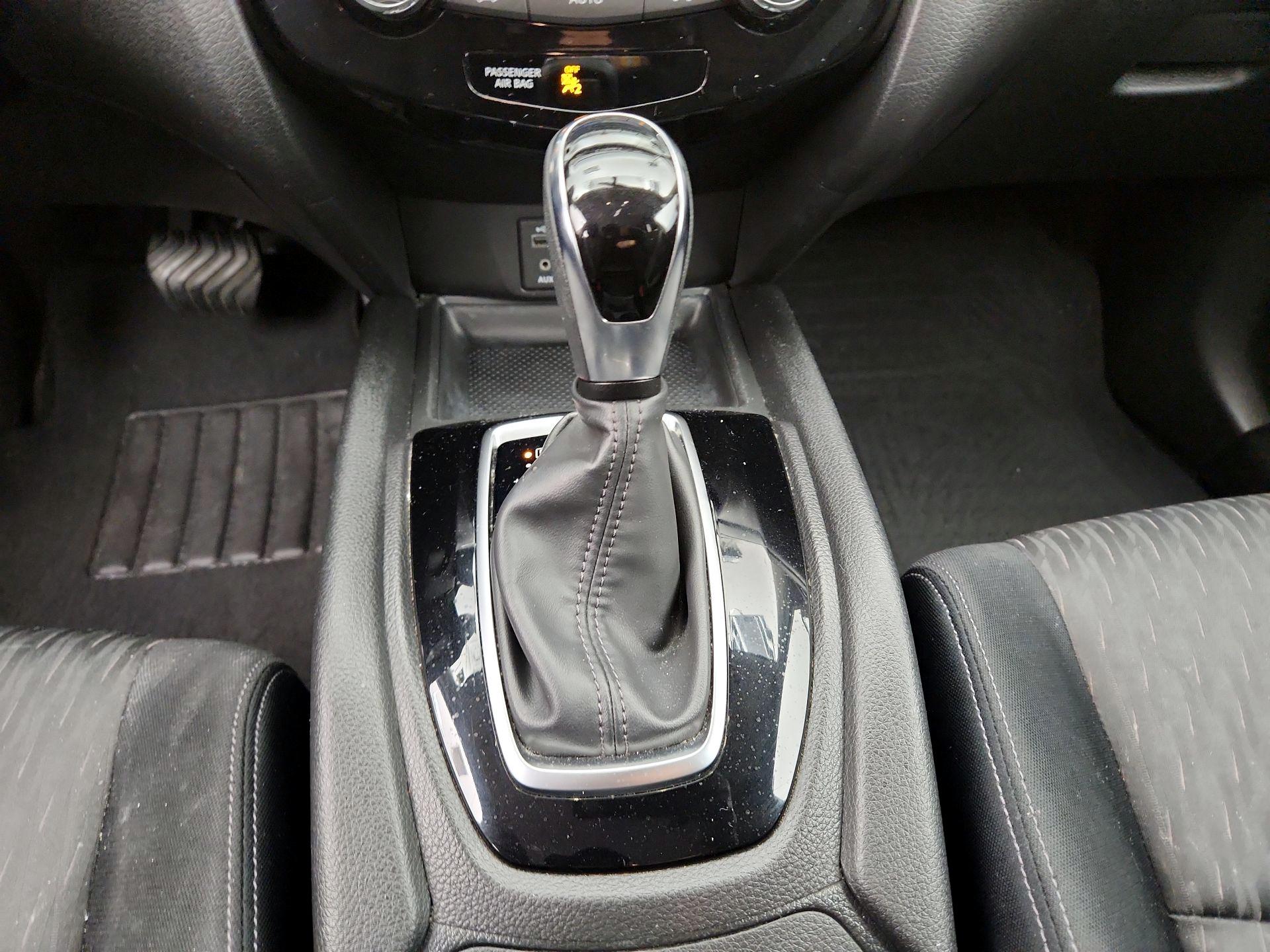 Thumbnail: 2017 Nissan Rogue - 17