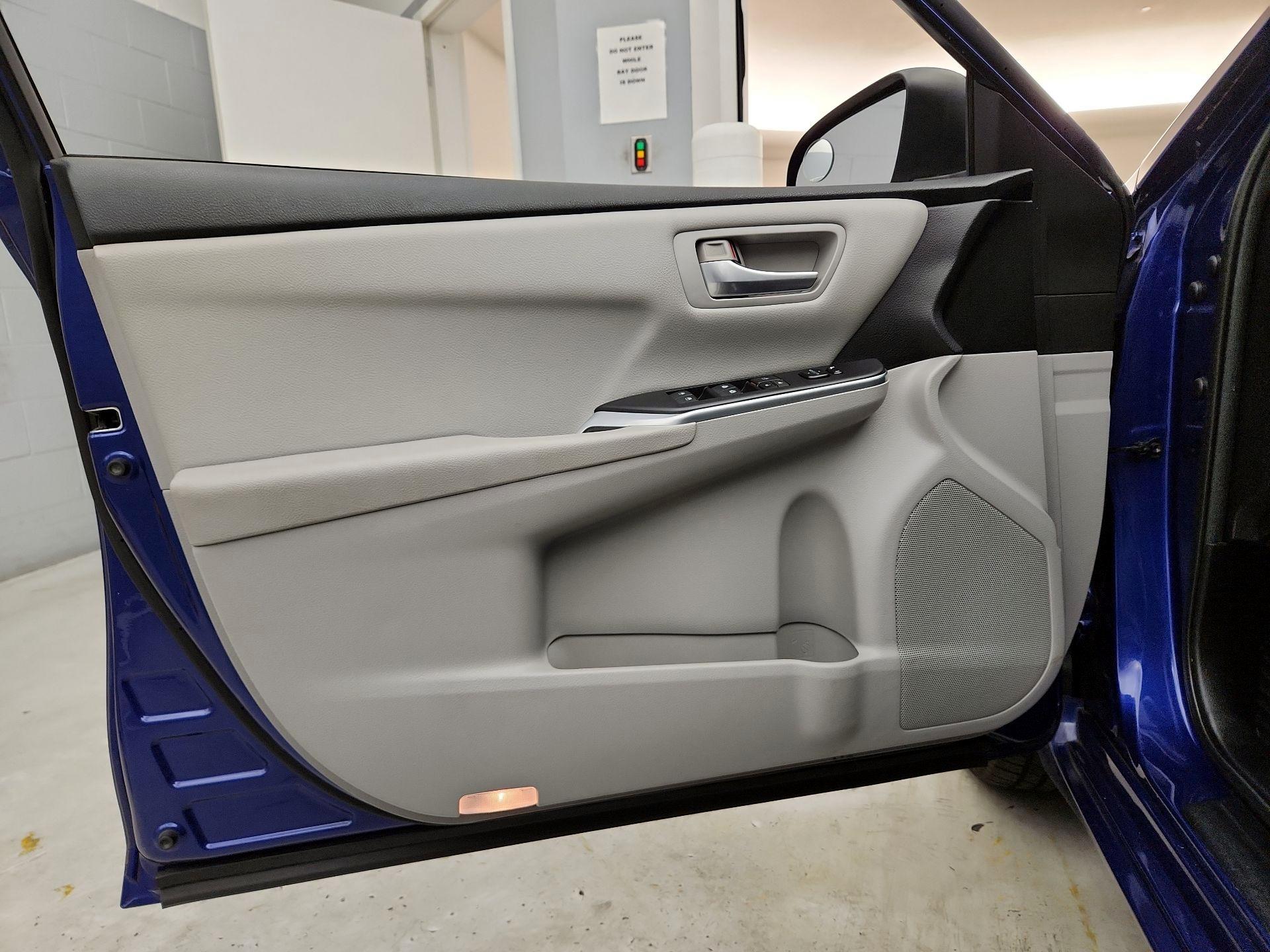Thumbnail: 2016 Toyota Camry - 12