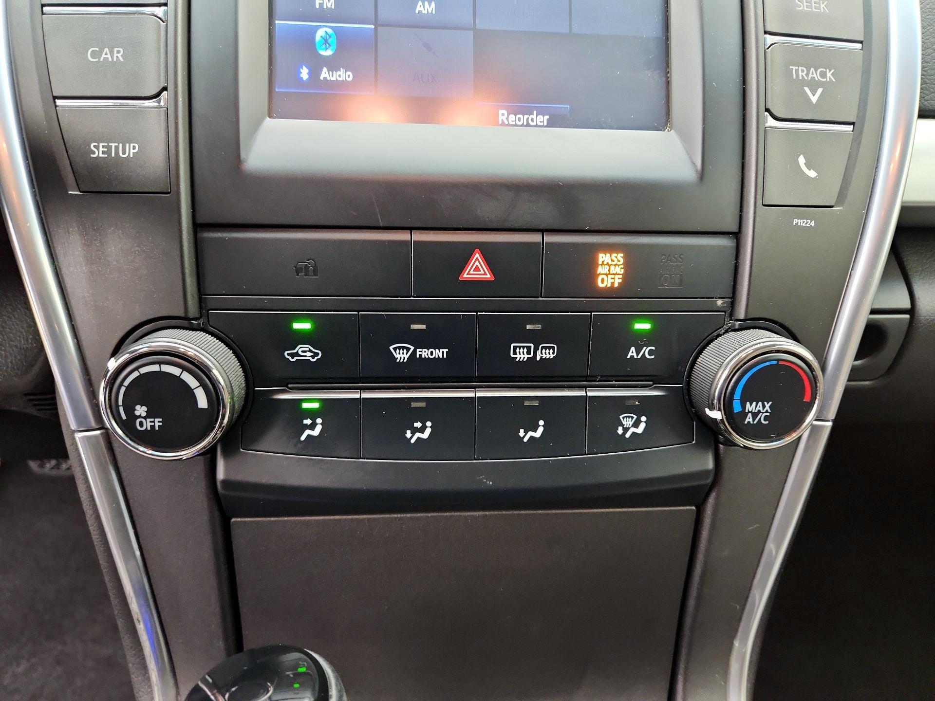 Thumbnail: 2016 Toyota Camry - 16