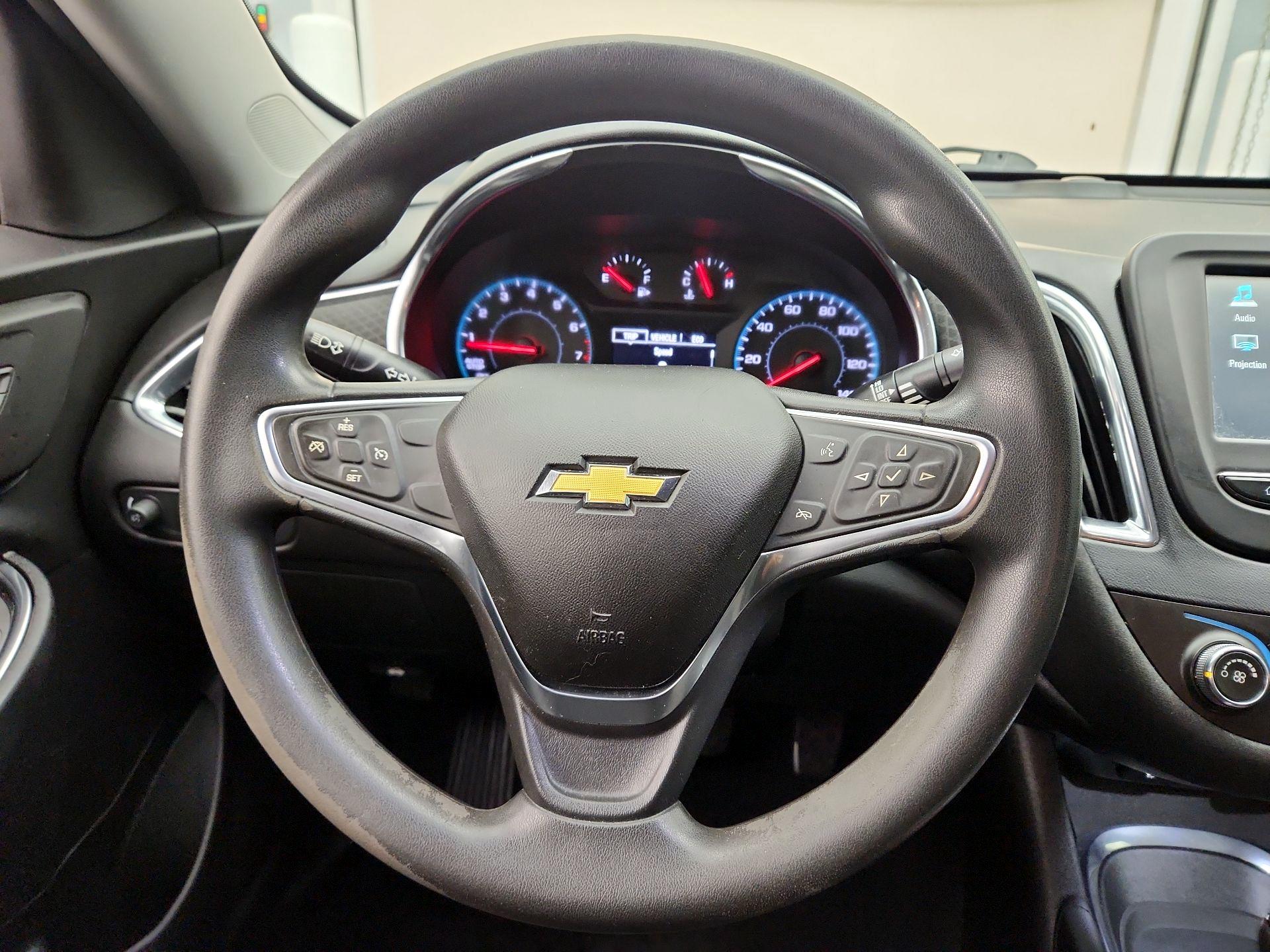 Thumbnail: 2018 Chevrolet Malibu - 10