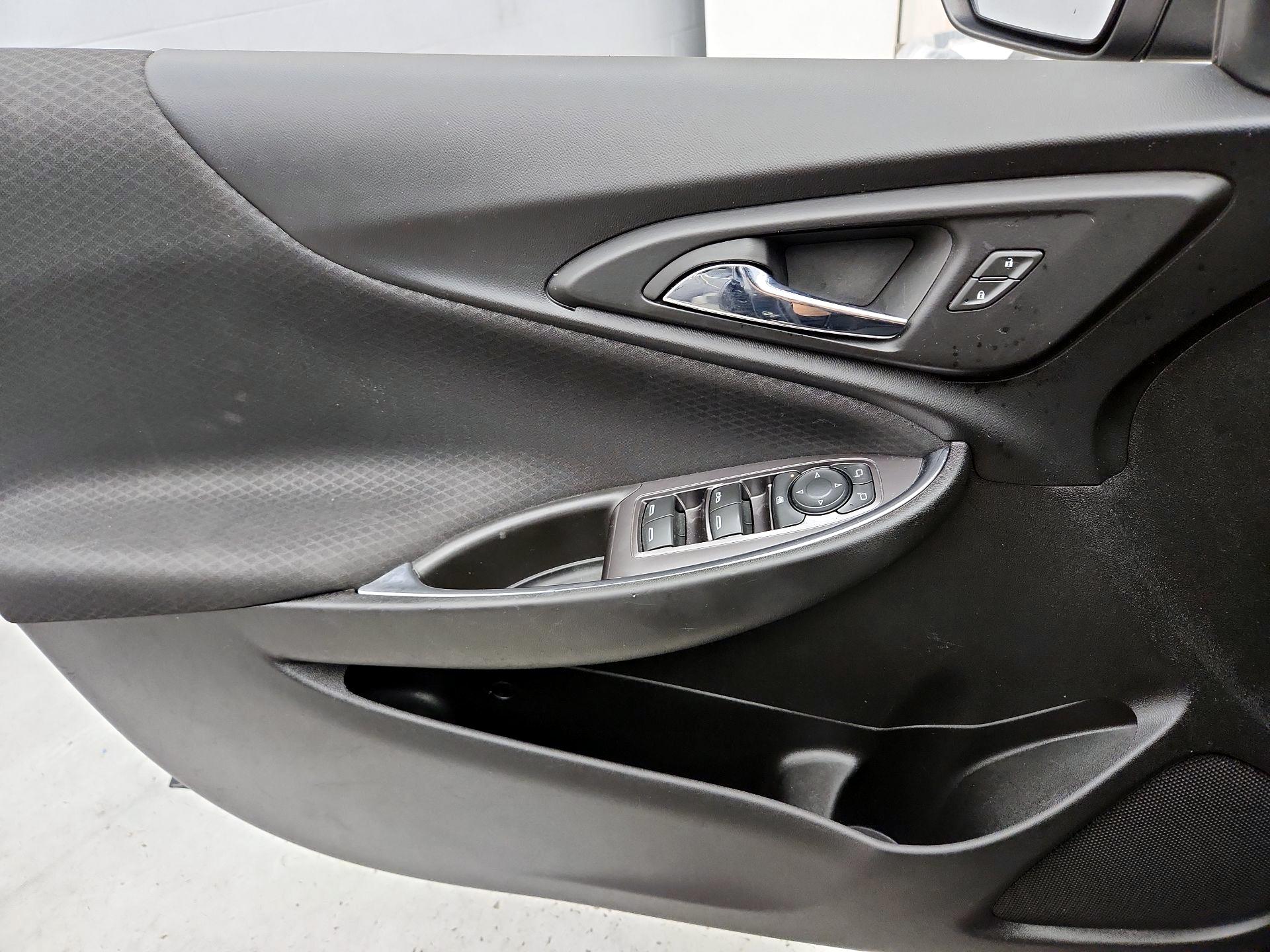 Thumbnail: 2018 Chevrolet Malibu - 12