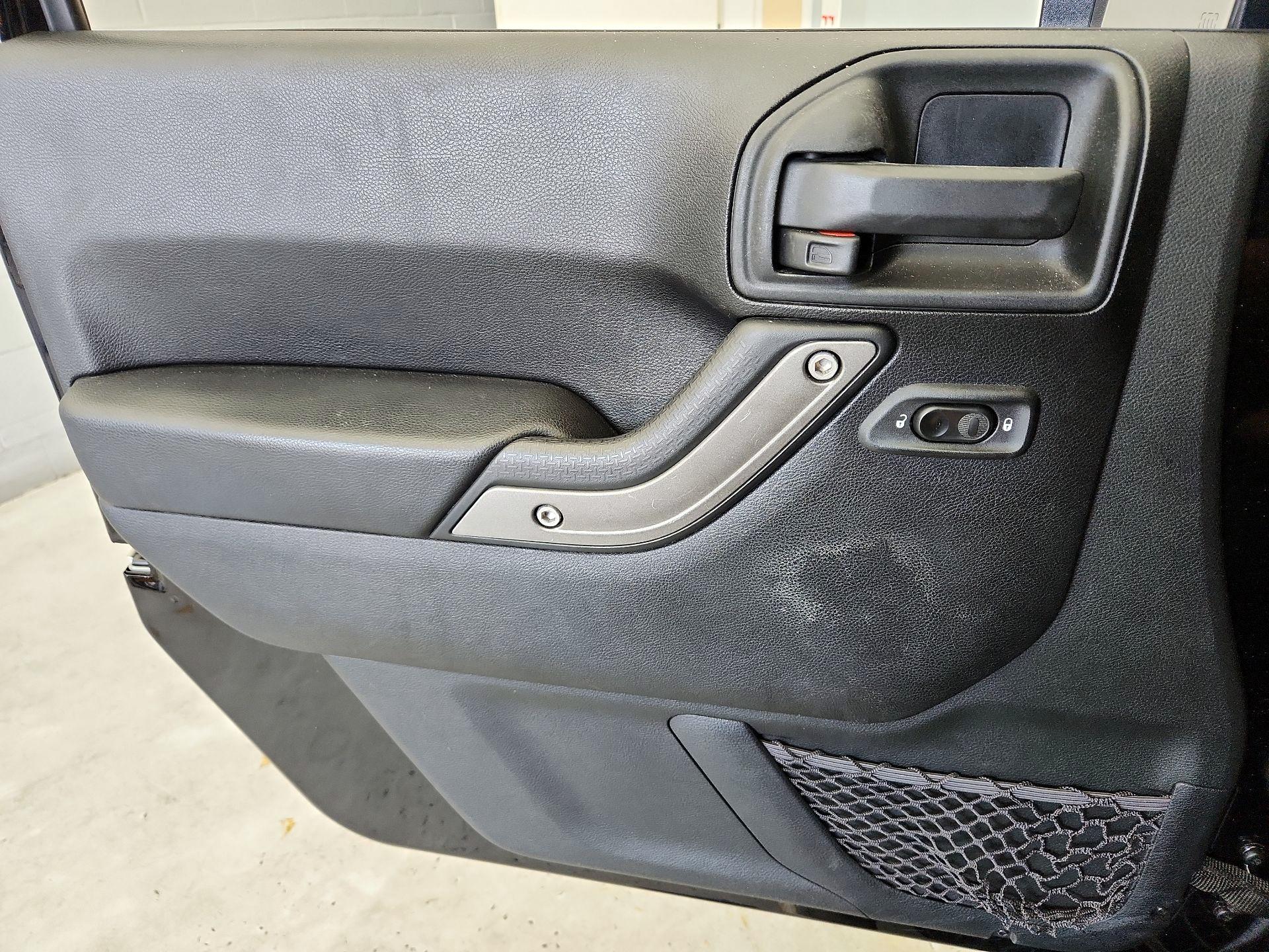 Thumbnail: 2016 Jeep Wrangler - 12