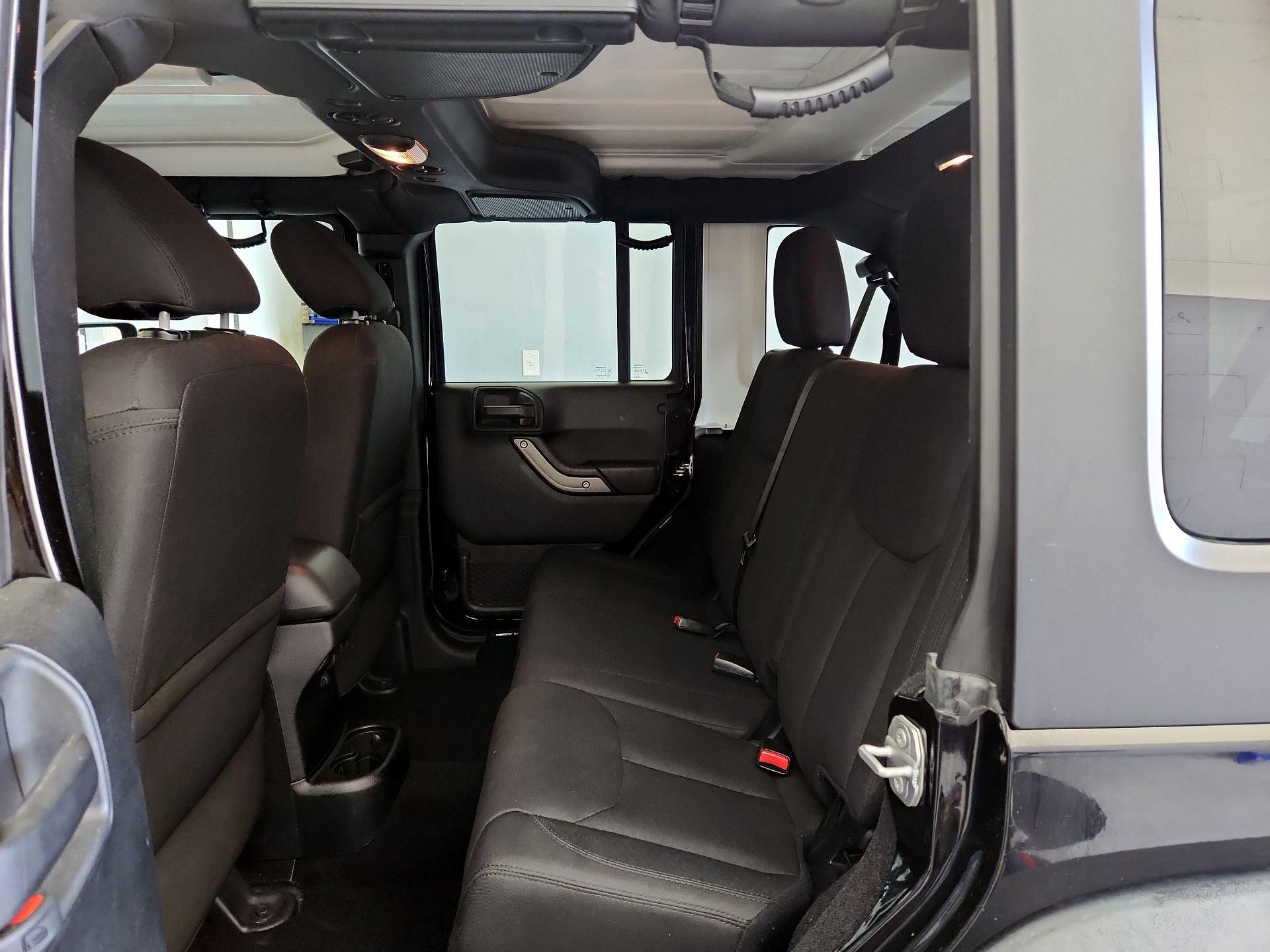 Thumbnail: 2016 Jeep Wrangler - 16