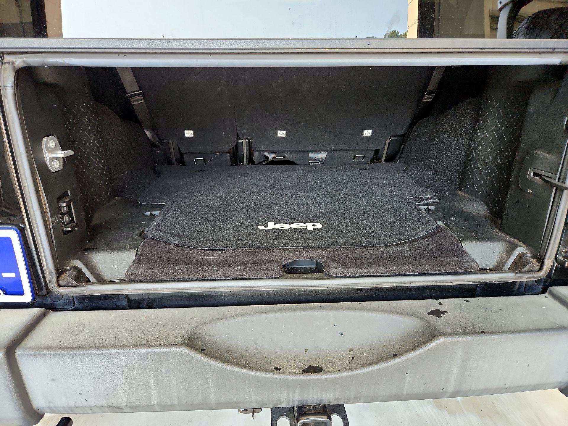 Thumbnail: 2016 Jeep Wrangler - 17