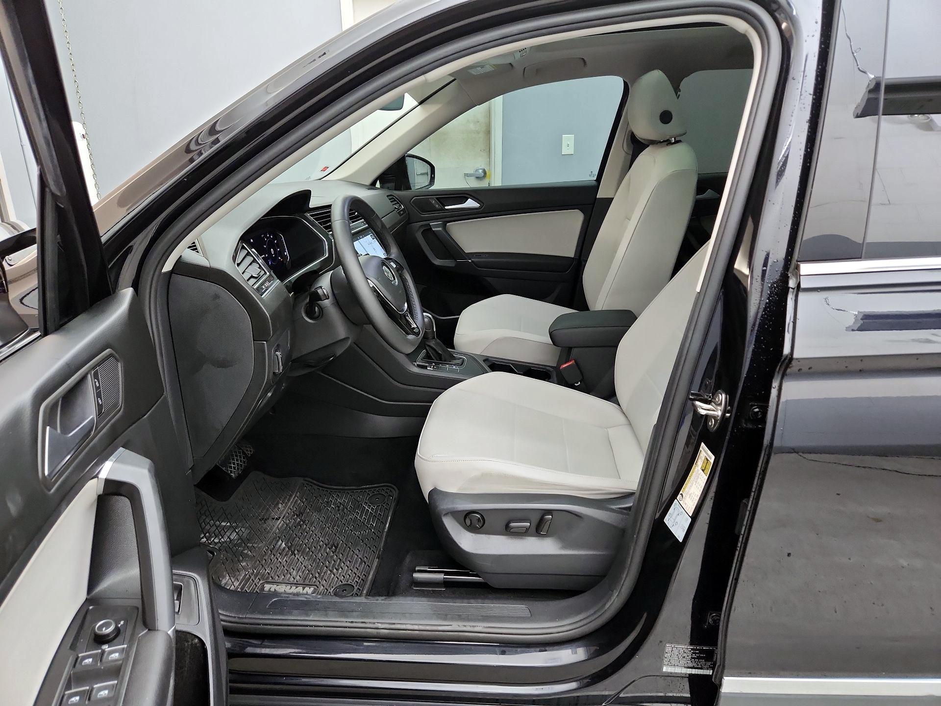 Thumbnail: 2020 Volkswagen Tiguan - 11