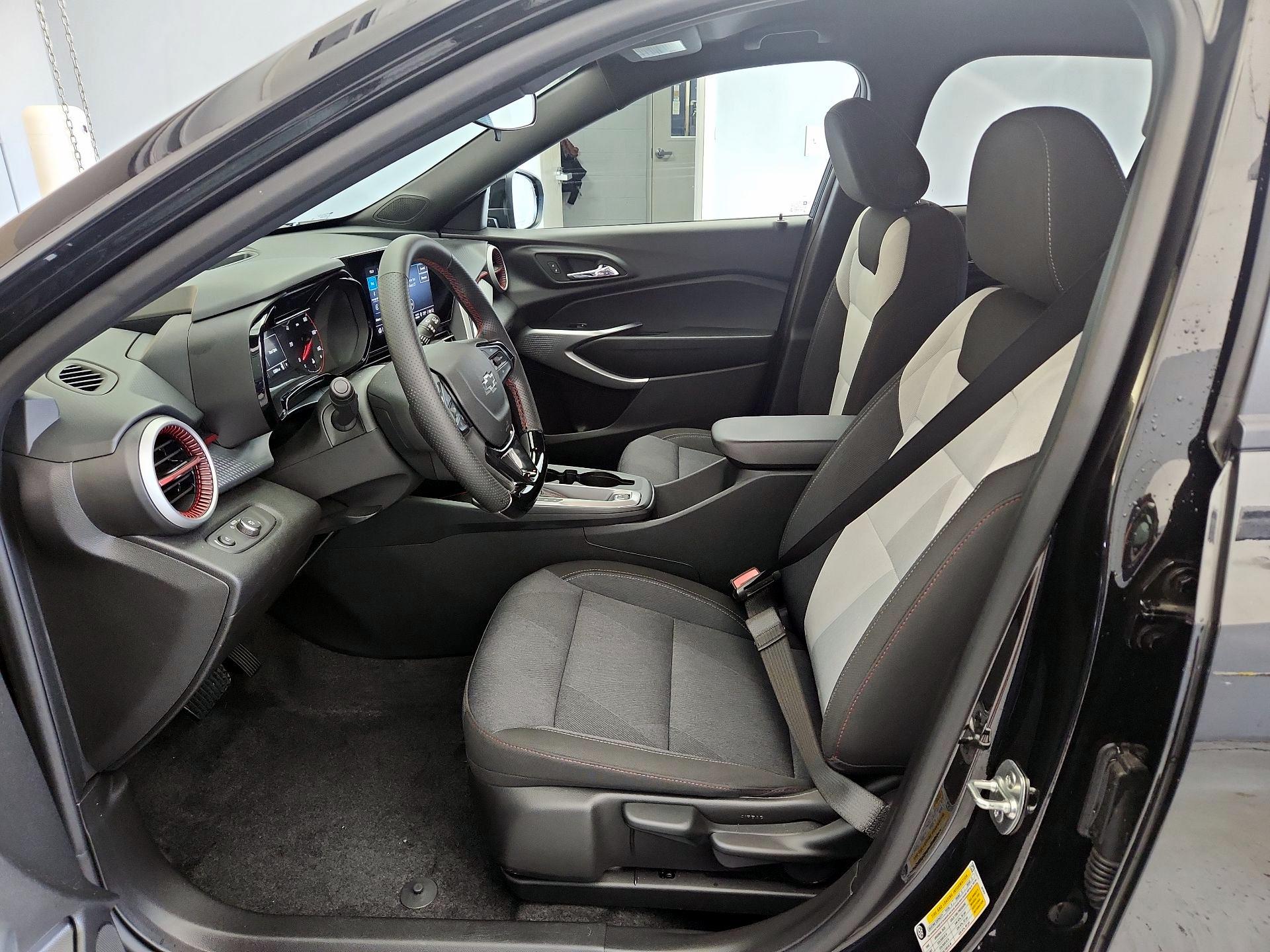 Thumbnail: 2024 Chevrolet Trax - 11
