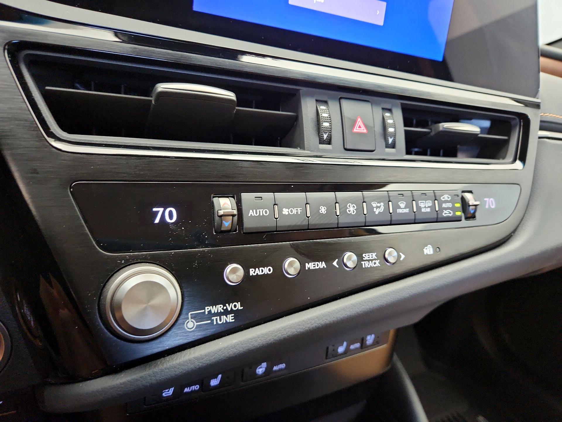 Thumbnail: 2024 Lexus ES - 16