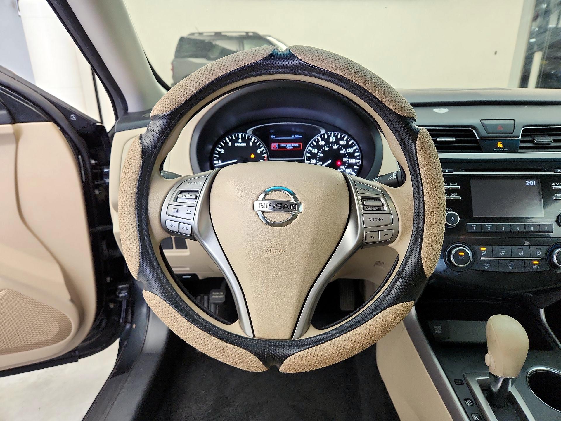 Thumbnail: 2015 Nissan Altima - 10