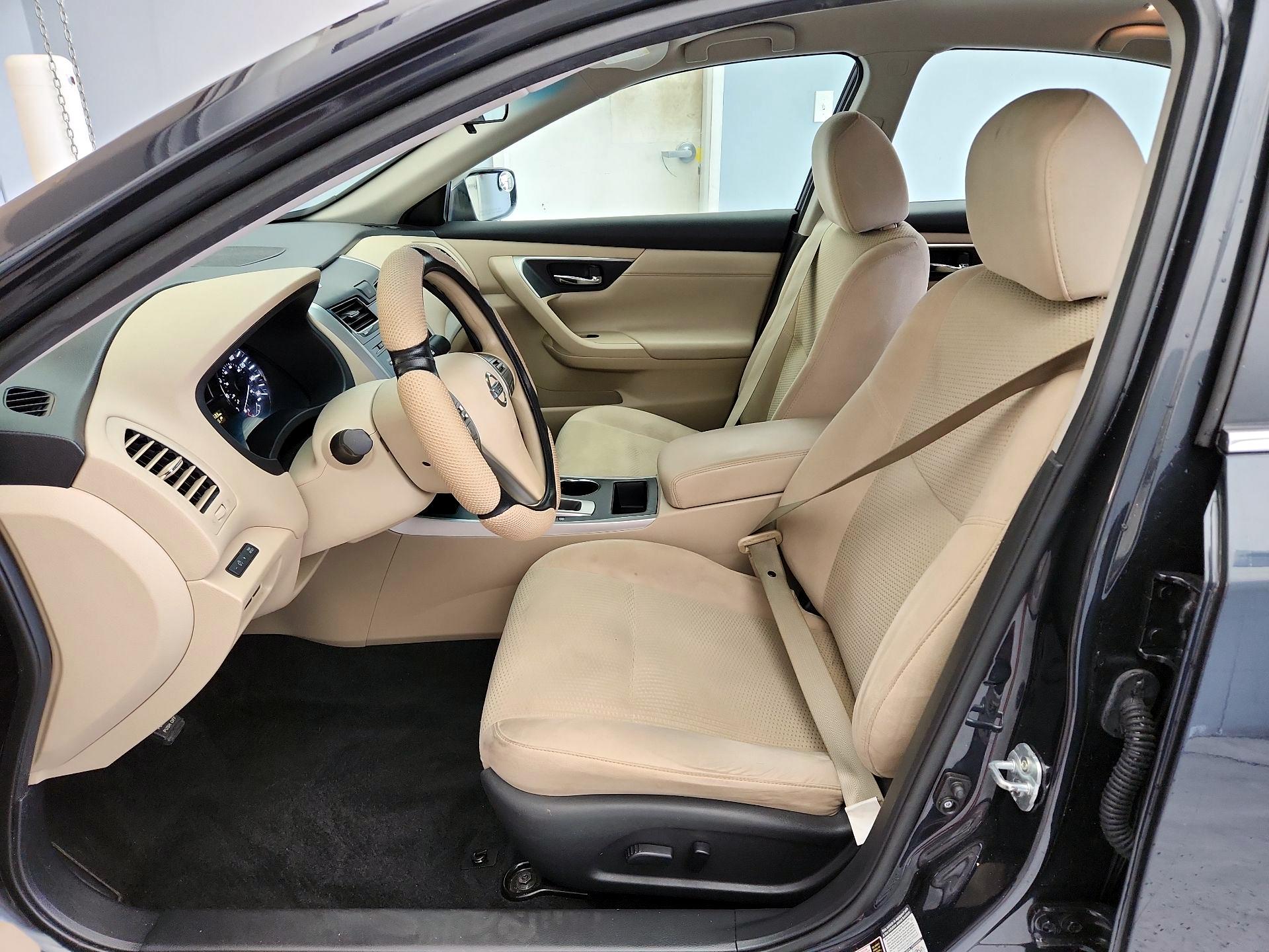 Thumbnail: 2015 Nissan Altima - 11