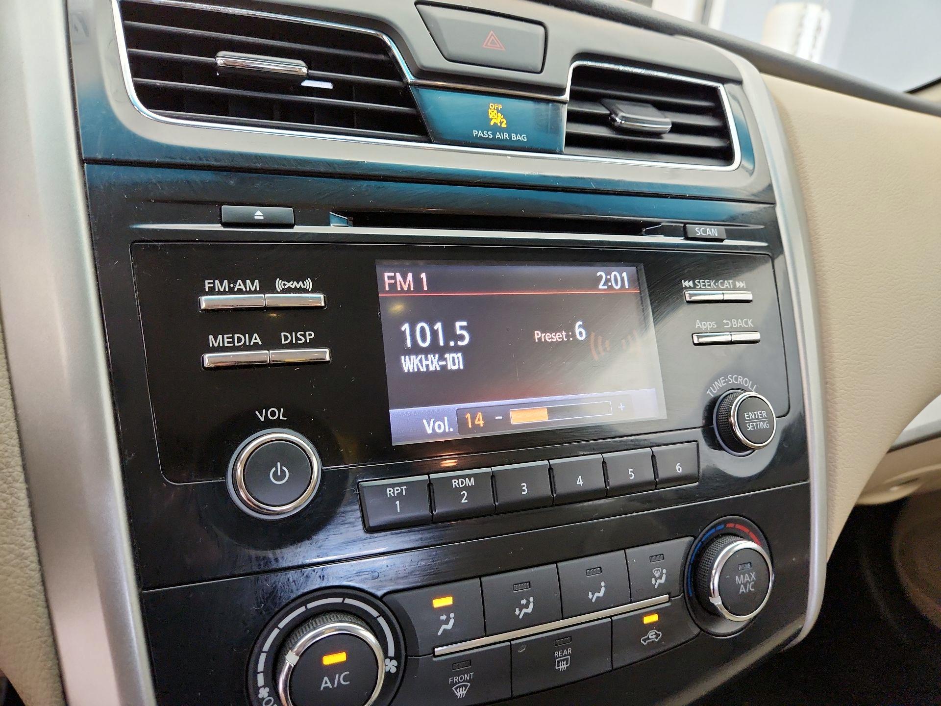 Thumbnail: 2015 Nissan Altima - 14