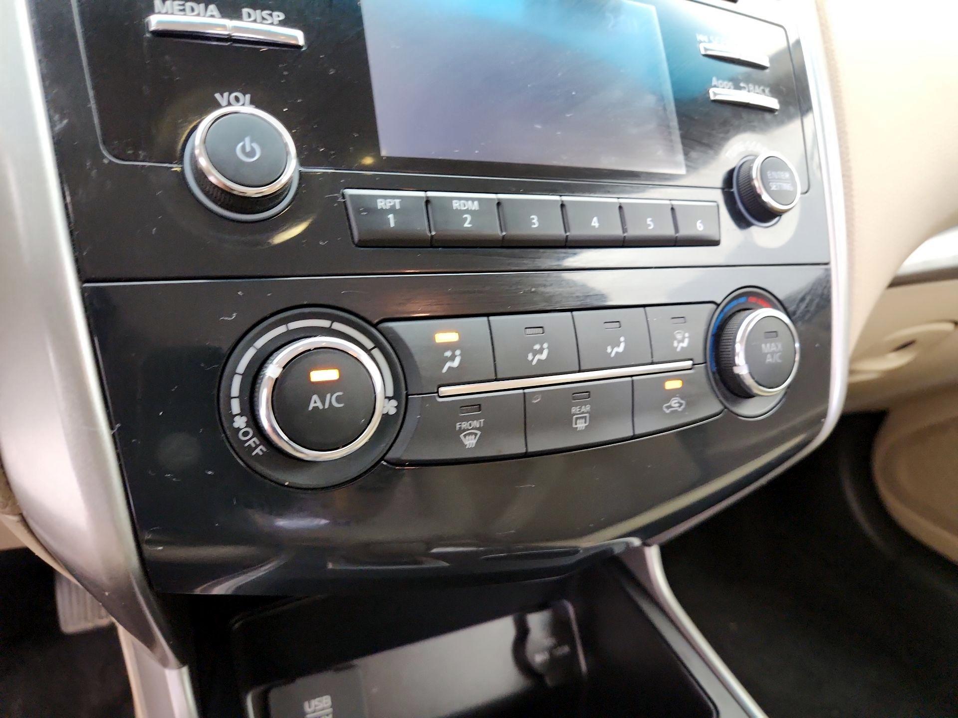 Thumbnail: 2015 Nissan Altima - 15