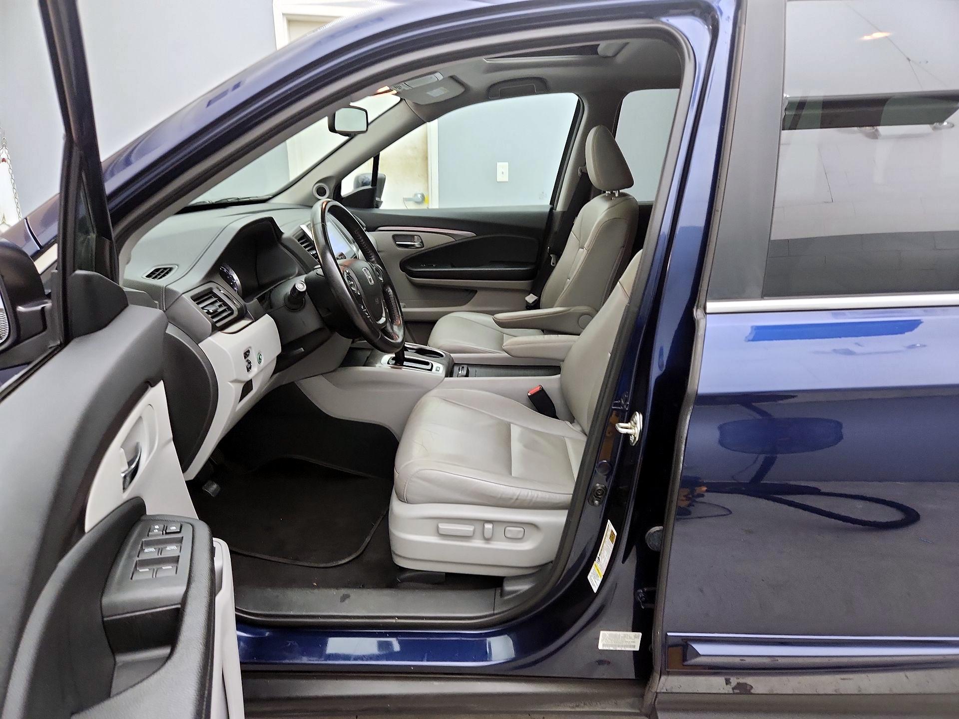 Thumbnail: 2016 Honda Pilot - 11
