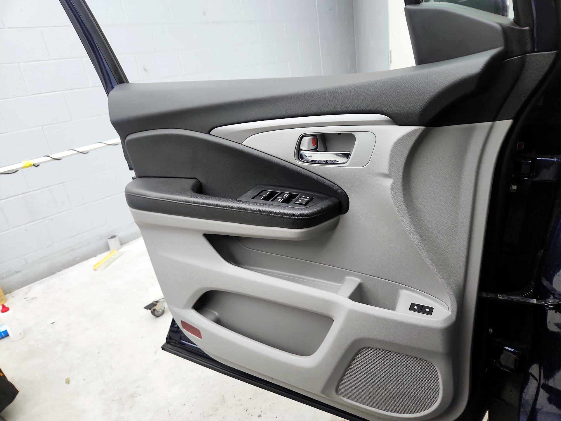 Thumbnail: 2016 Honda Pilot - 12