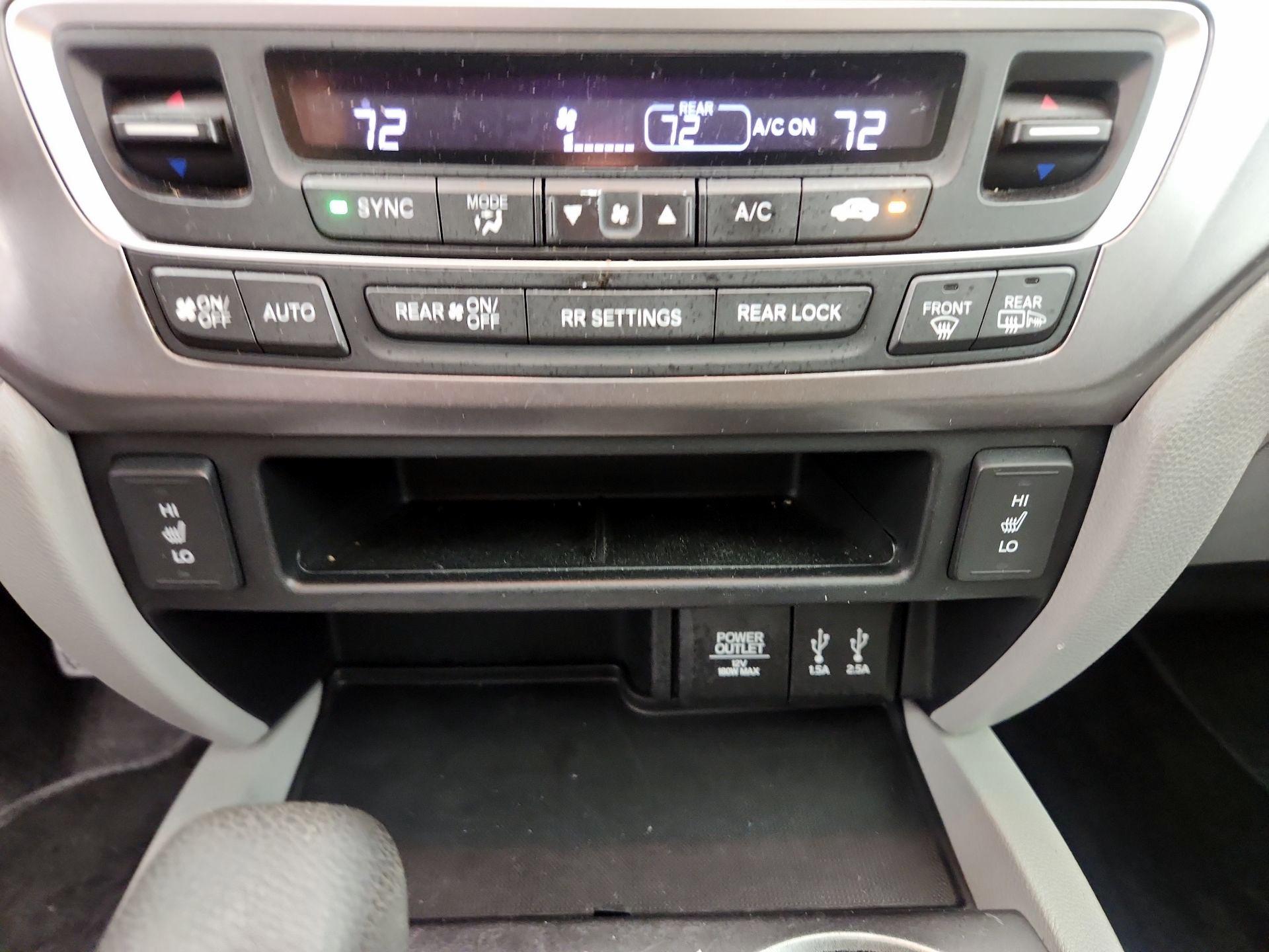Thumbnail: 2016 Honda Pilot - 16