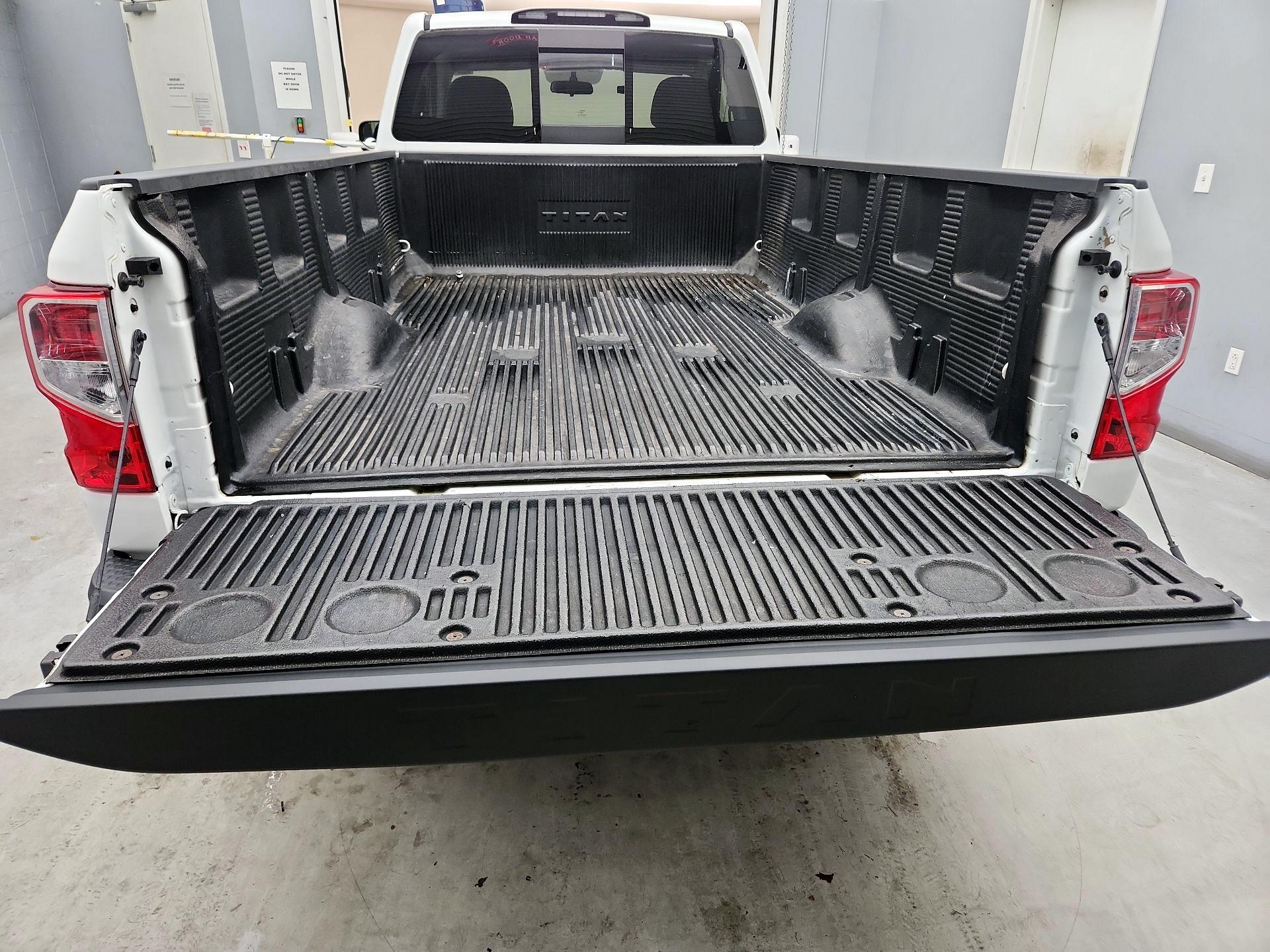 Thumbnail: 2017 Nissan Titan - 18