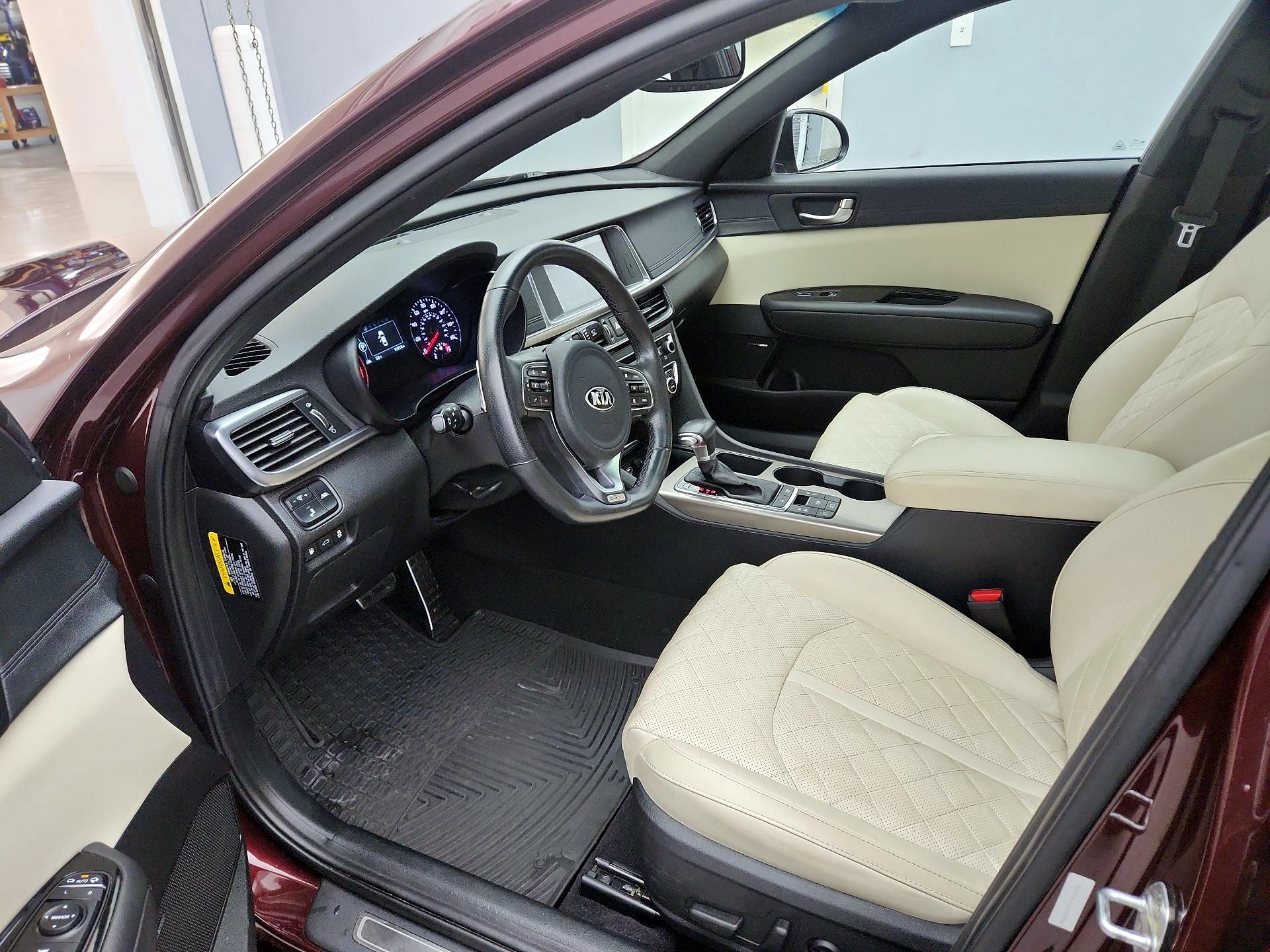 Thumbnail: 2017 Kia Optima - 11