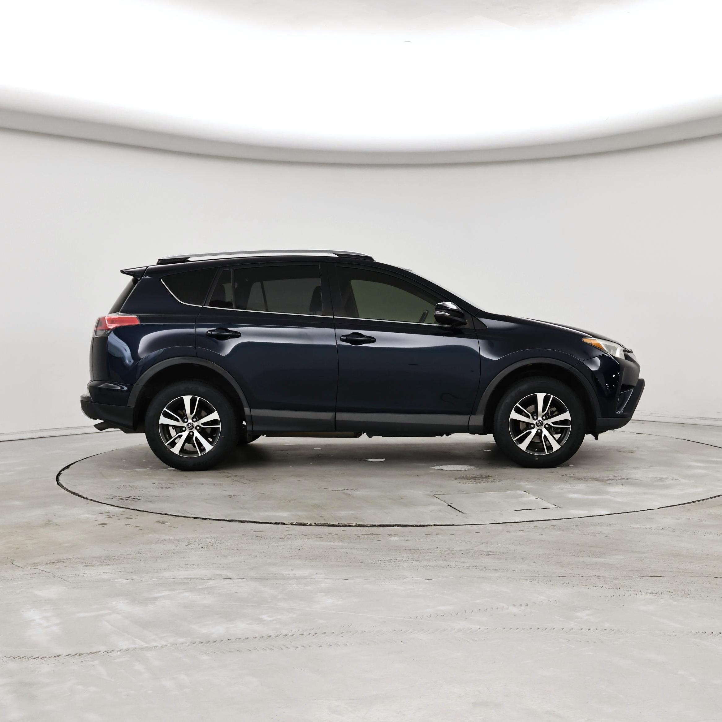 Thumbnail: 2018 Toyota RAV4 - 7
