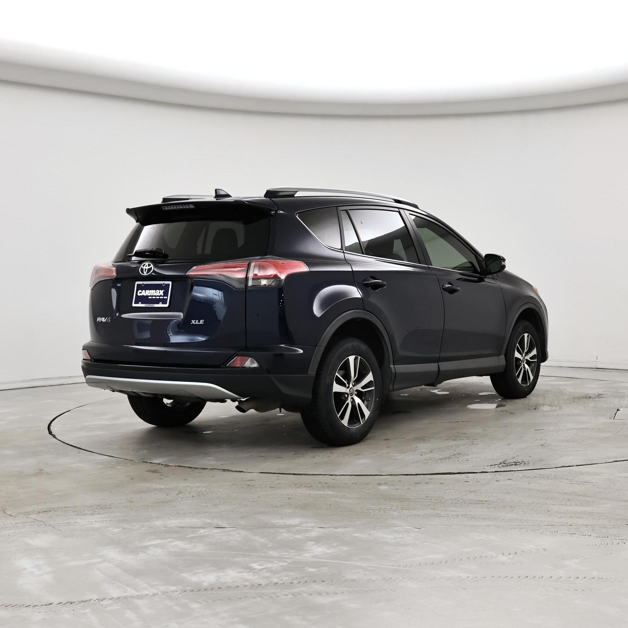 Thumbnail: 2018 Toyota RAV4 - 8