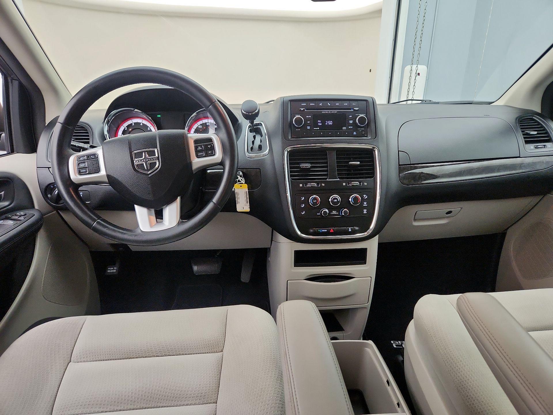 Thumbnail: 2016 Dodge Grand Caravan - 9