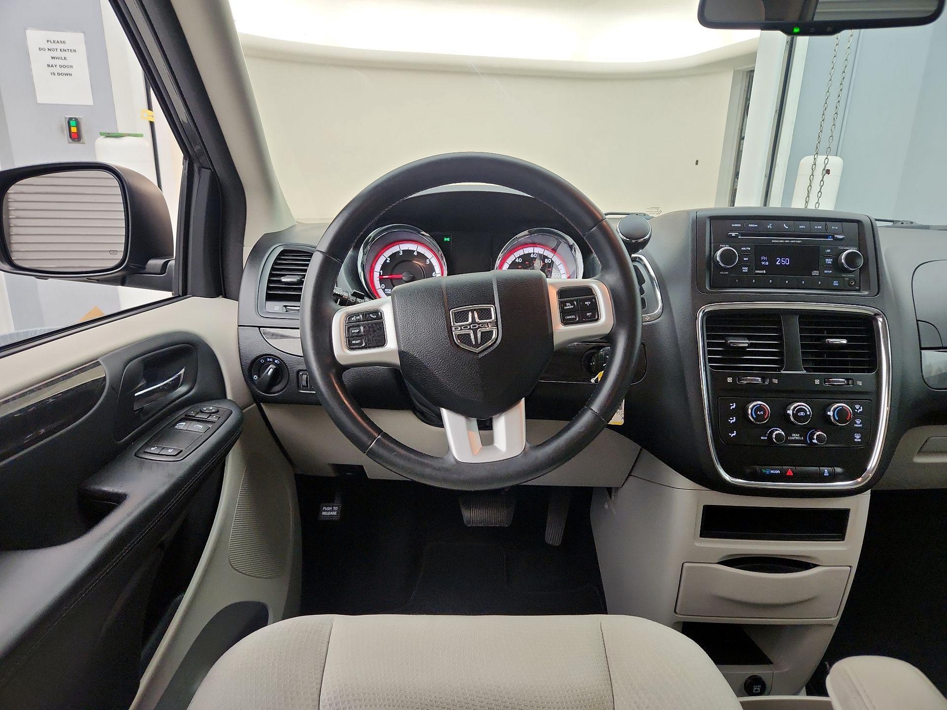 Thumbnail: 2016 Dodge Grand Caravan - 10