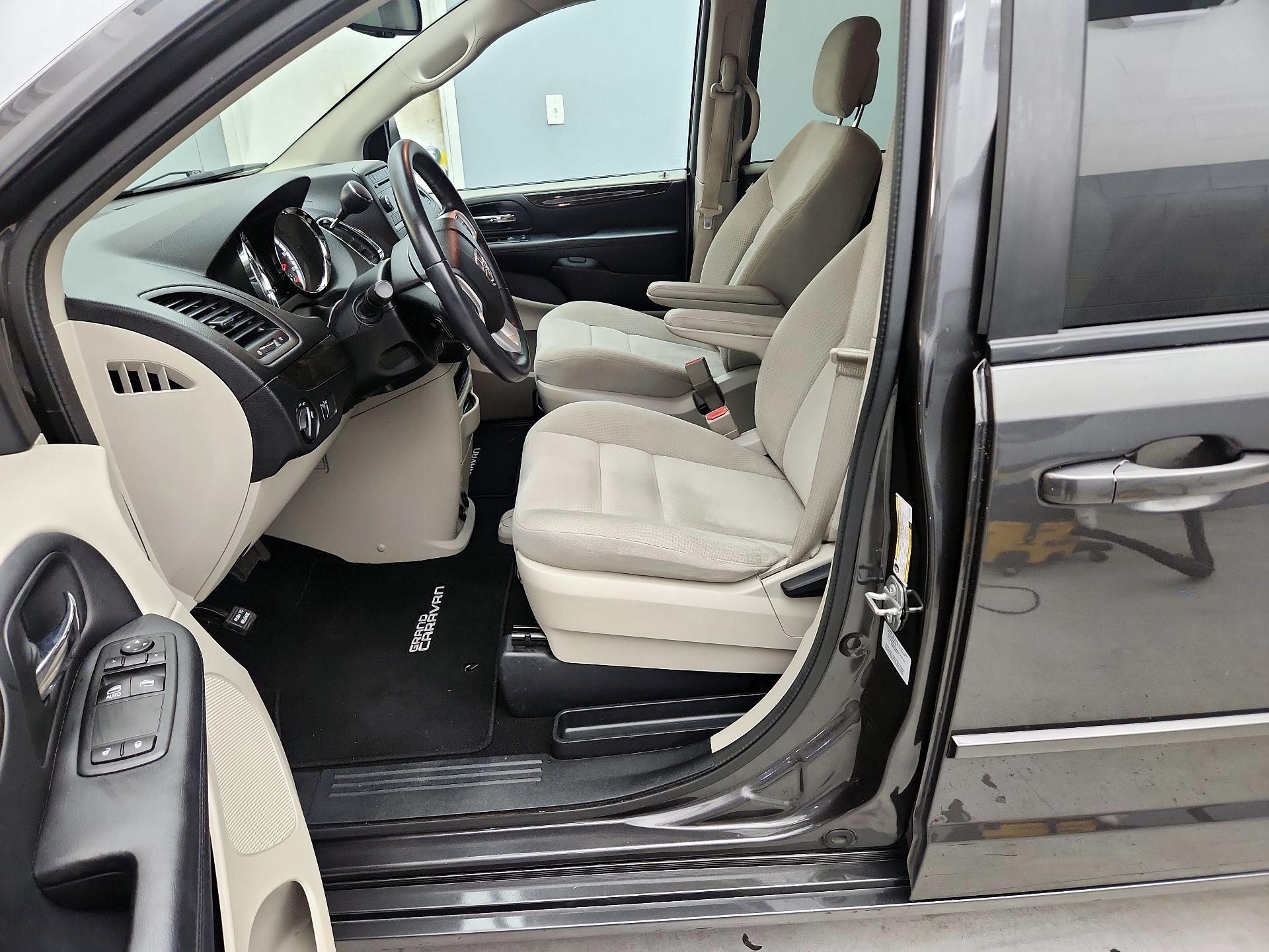 Thumbnail: 2016 Dodge Grand Caravan - 11
