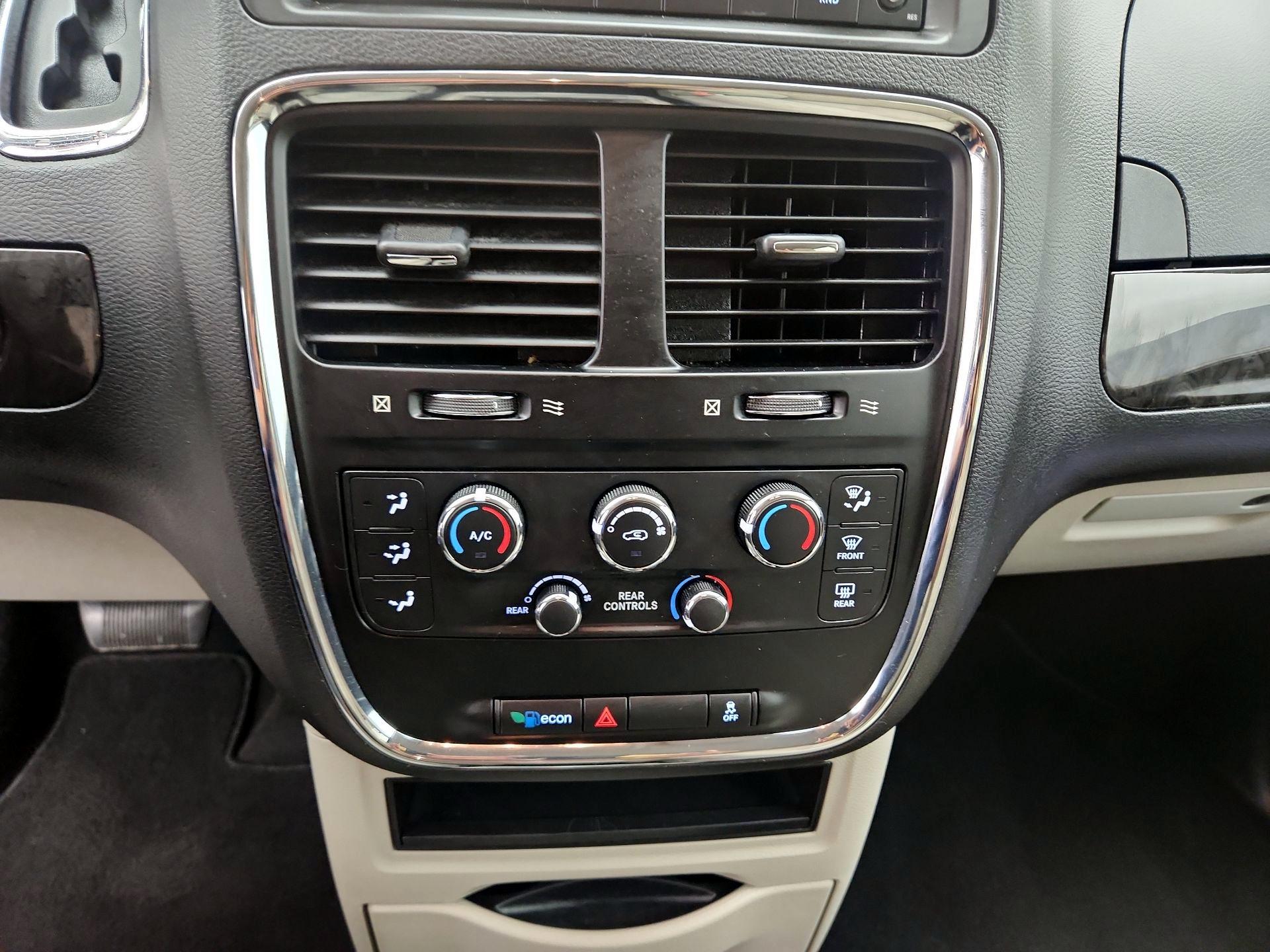 Thumbnail: 2016 Dodge Grand Caravan - 15