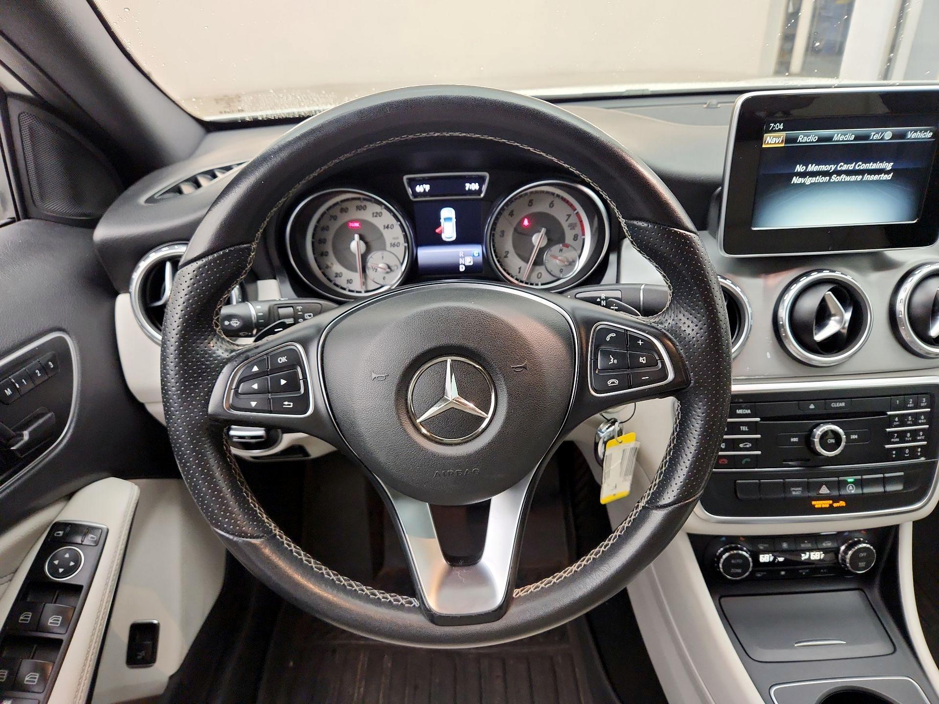 Thumbnail: 2017 Mercedes-Benz GLA - 10