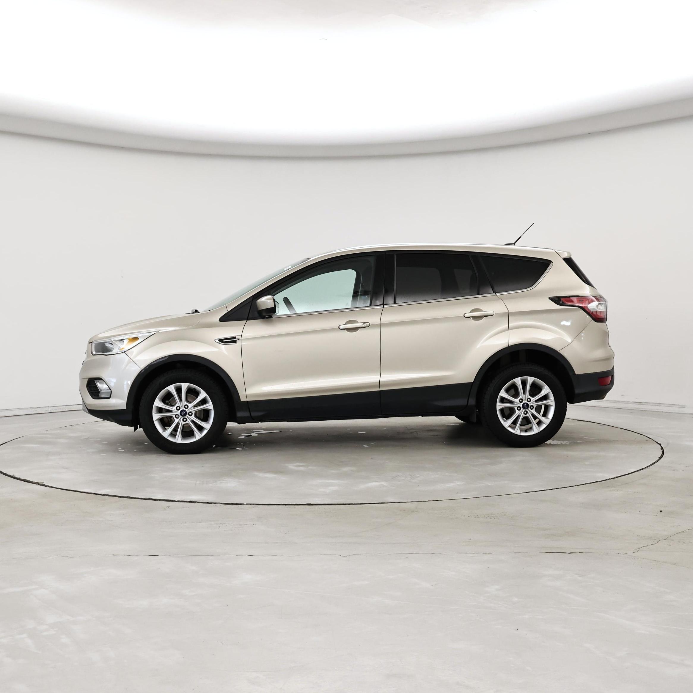 Thumbnail: 2017 Ford Escape - 3