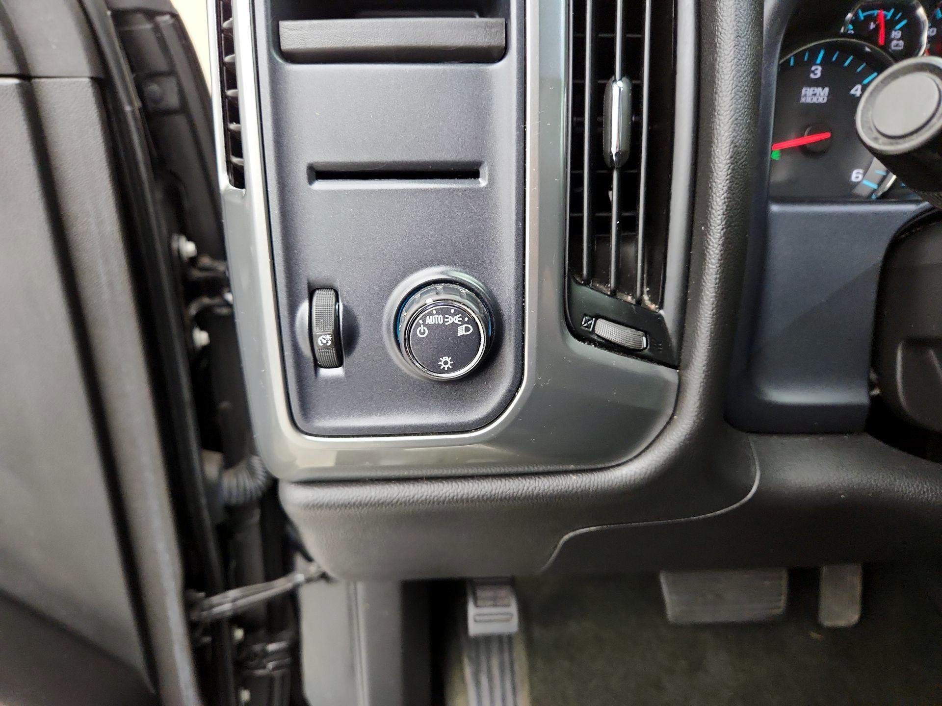 Thumbnail: 2018 Chevrolet Silverado 1500 - 13