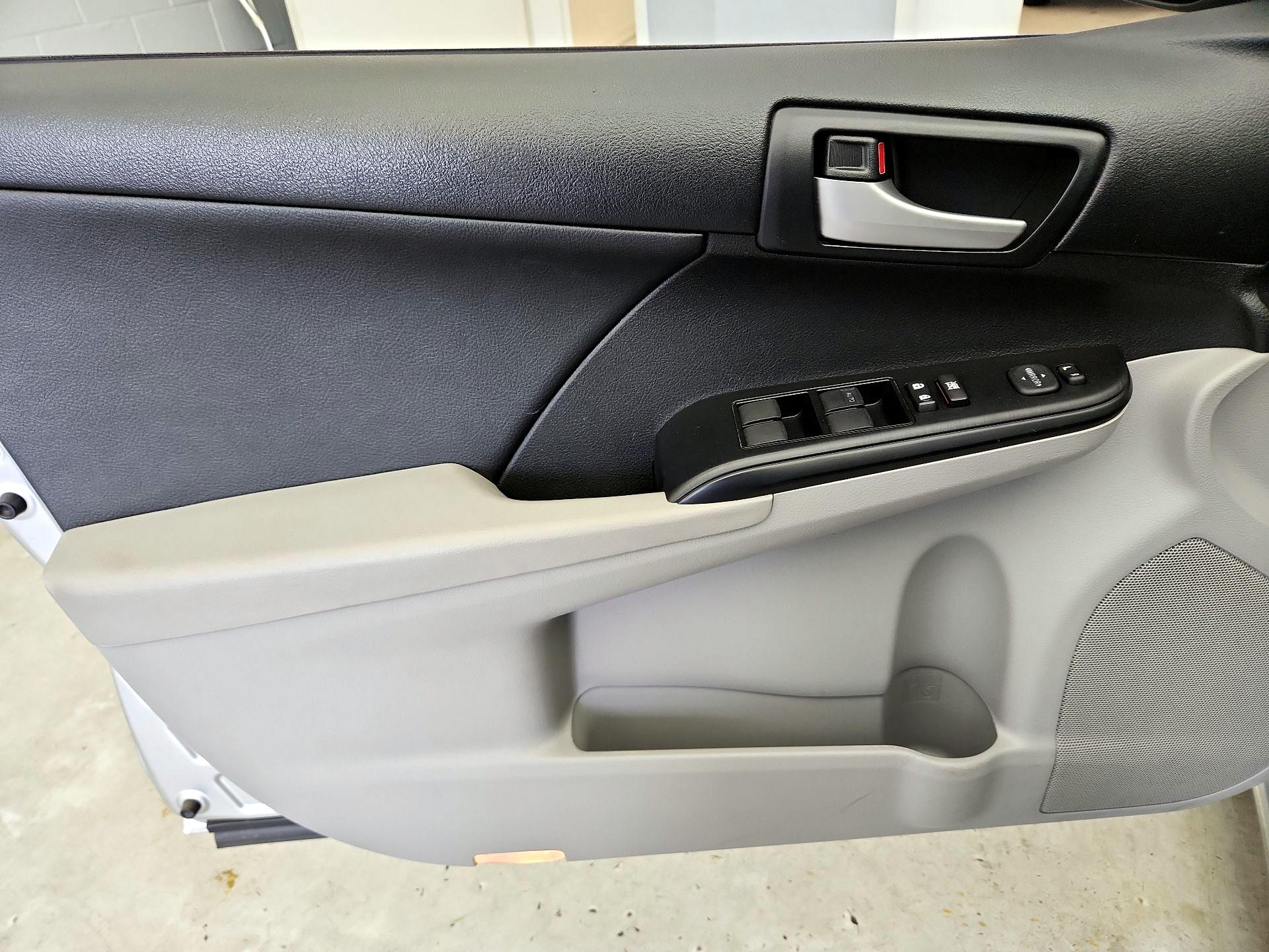 Thumbnail: 2014 Toyota Camry - 12