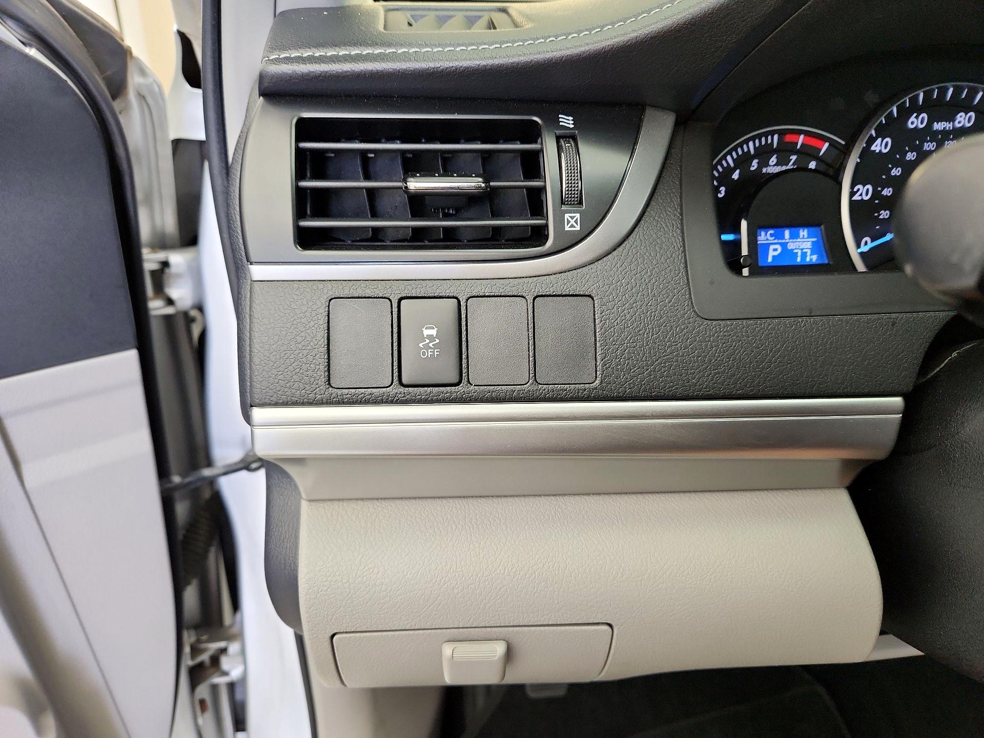 Thumbnail: 2014 Toyota Camry - 13