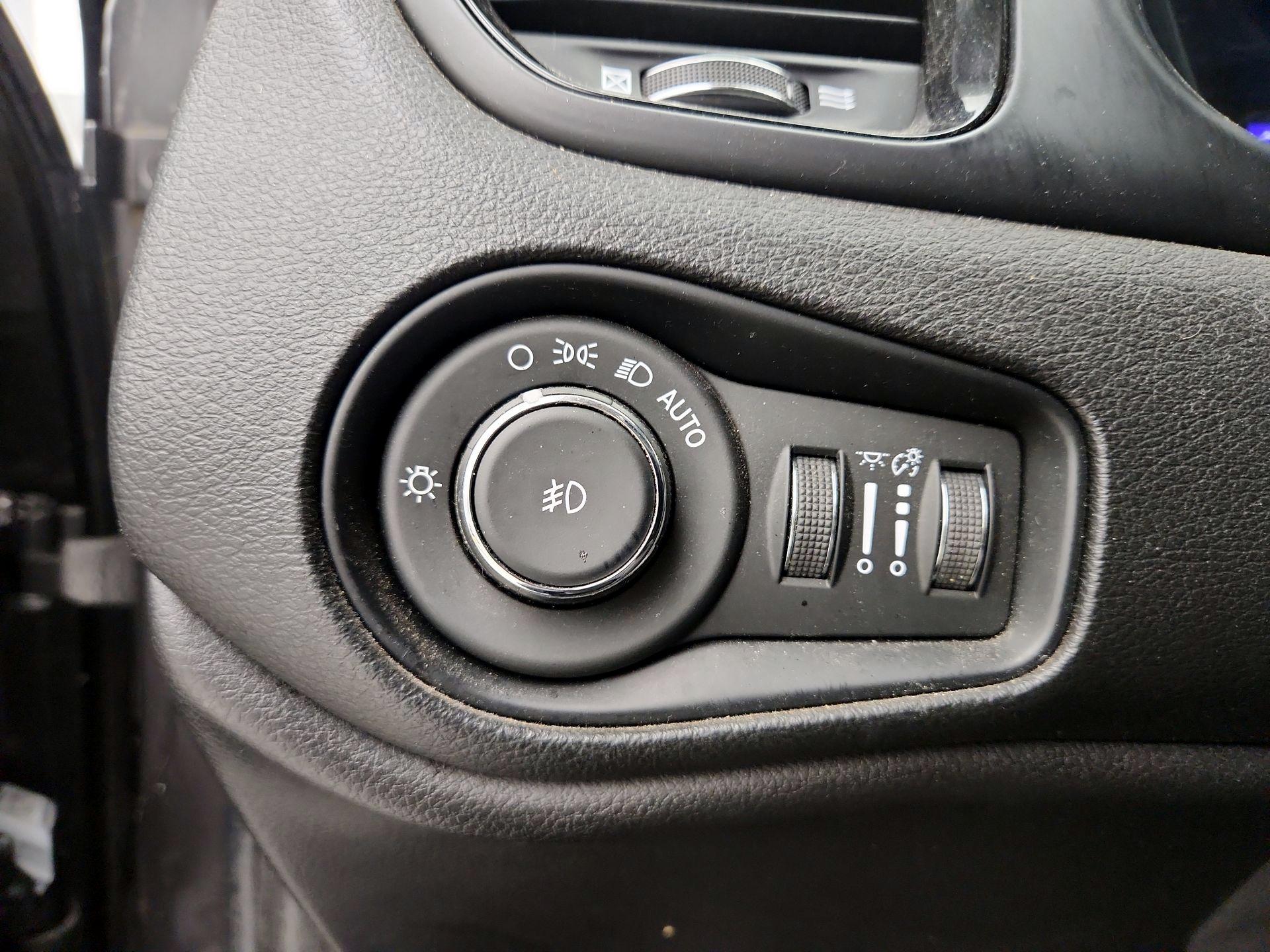 Thumbnail: 2018 Jeep Renegade - 13