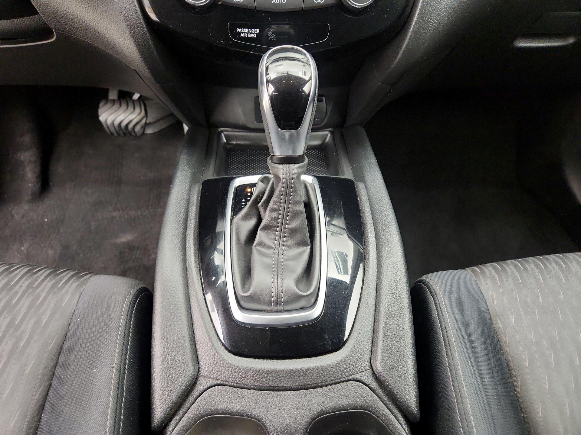 Thumbnail: 2018 Nissan Rogue - 17