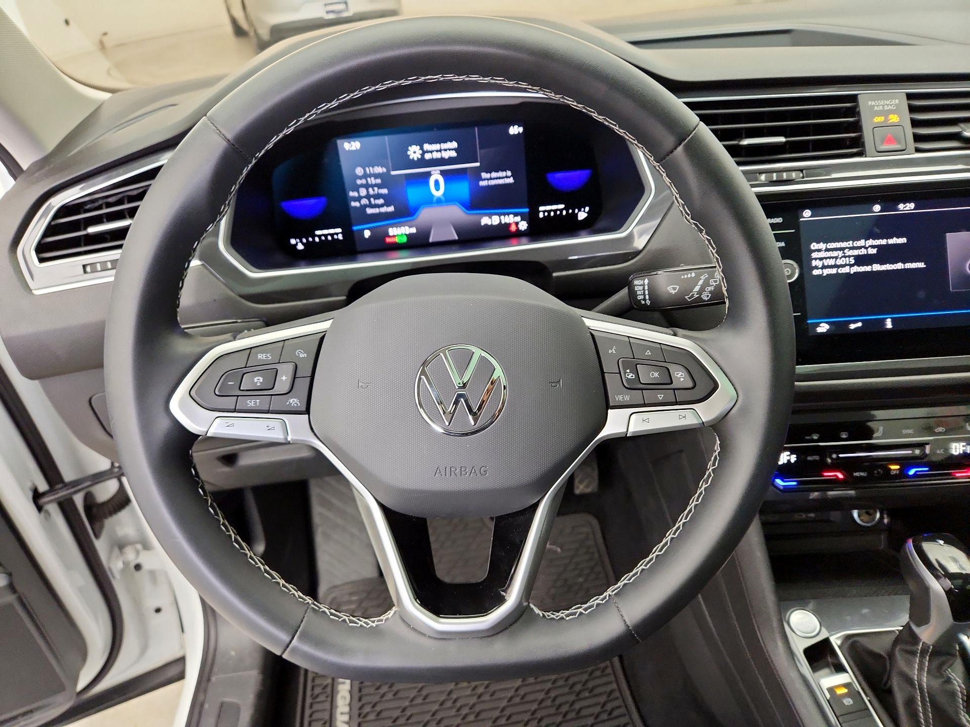 Thumbnail: 2022 Volkswagen Tiguan - 10