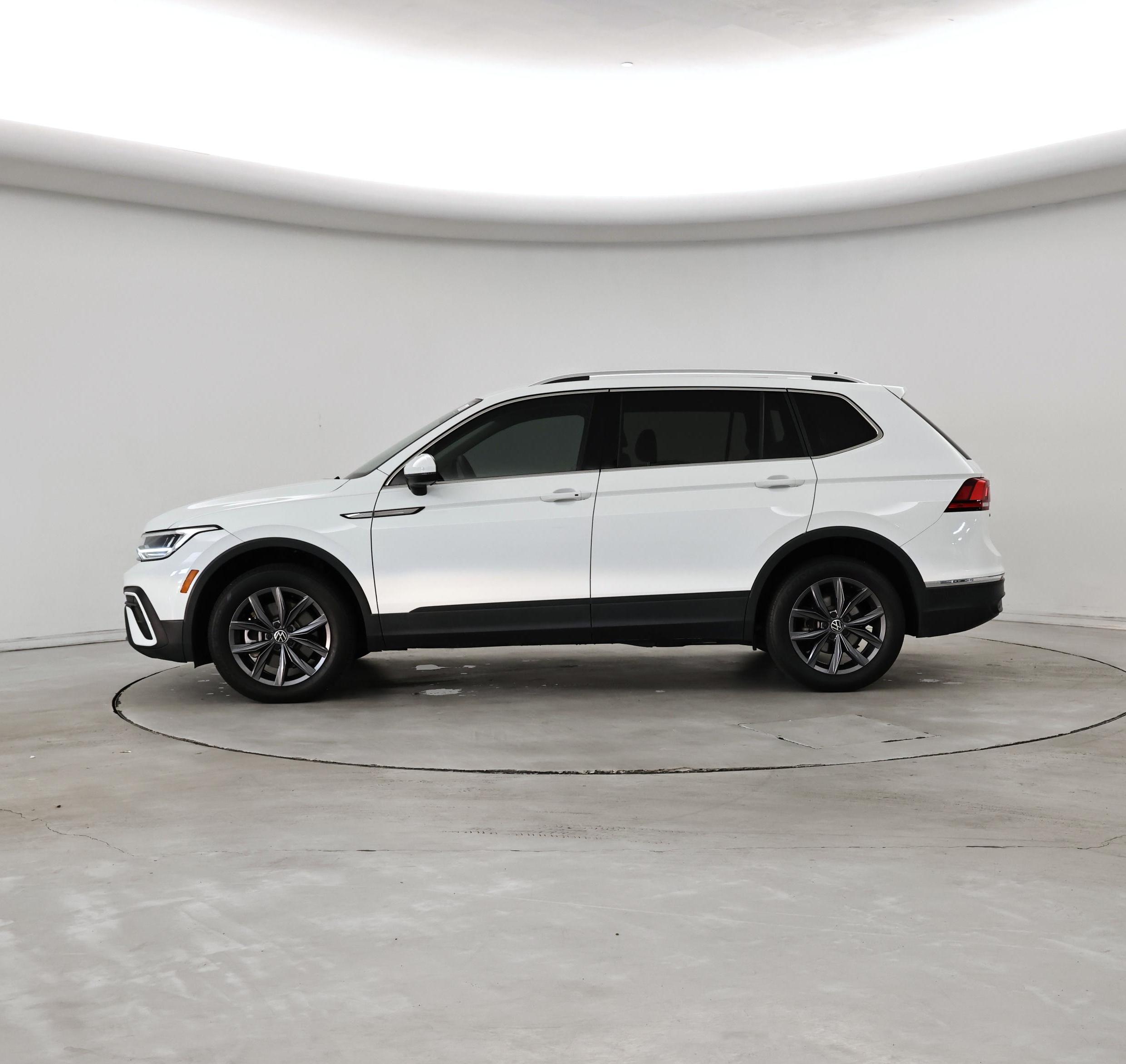 Thumbnail: 2022 Volkswagen Tiguan - 3