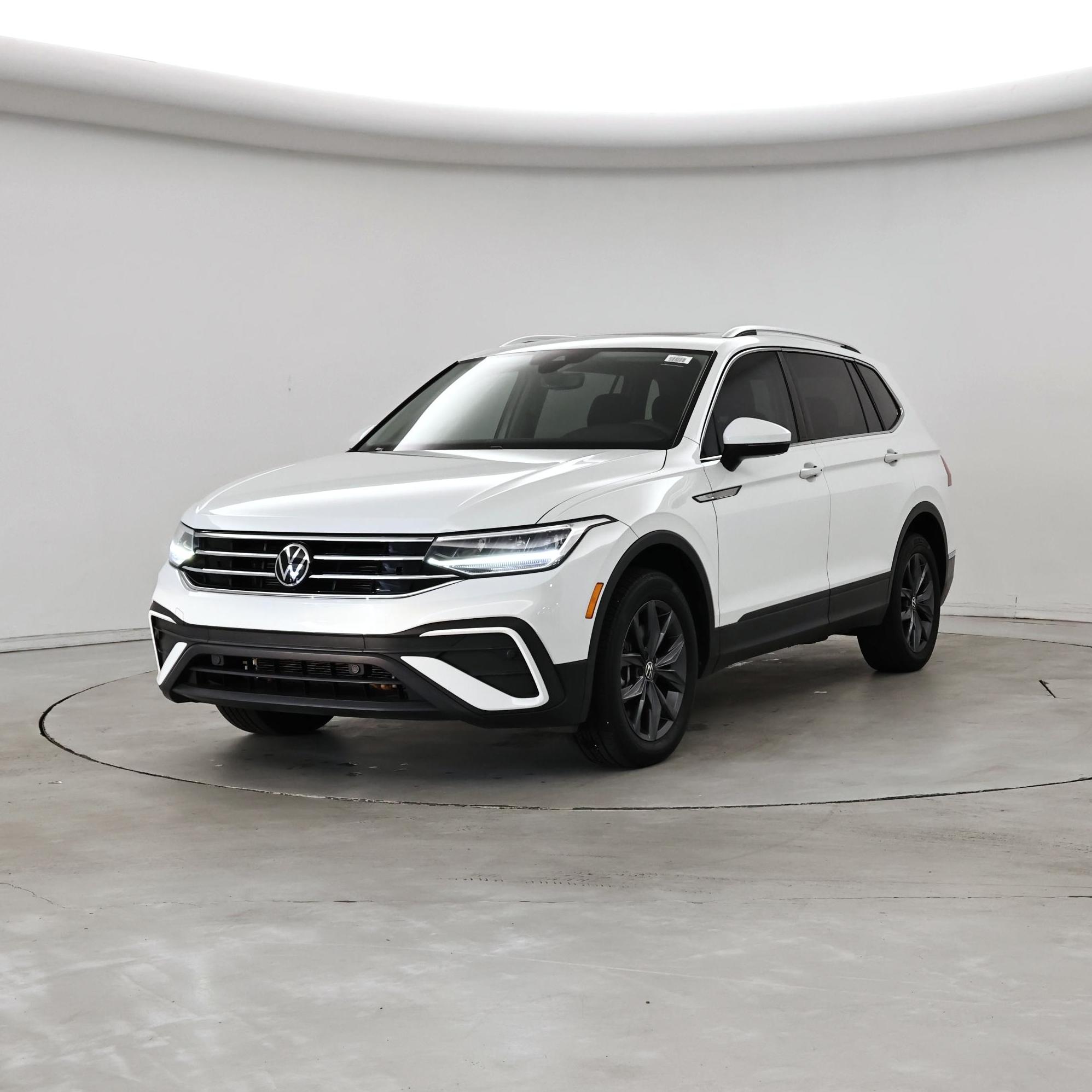 Thumbnail: 2022 Volkswagen Tiguan - 4