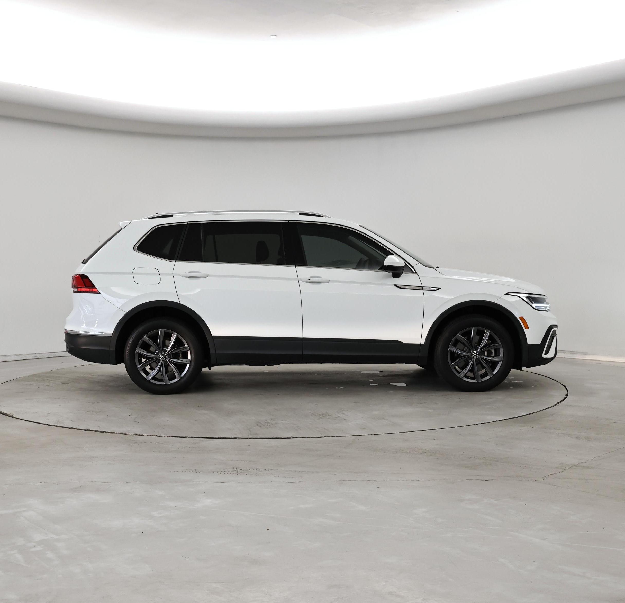 Thumbnail: 2022 Volkswagen Tiguan - 7
