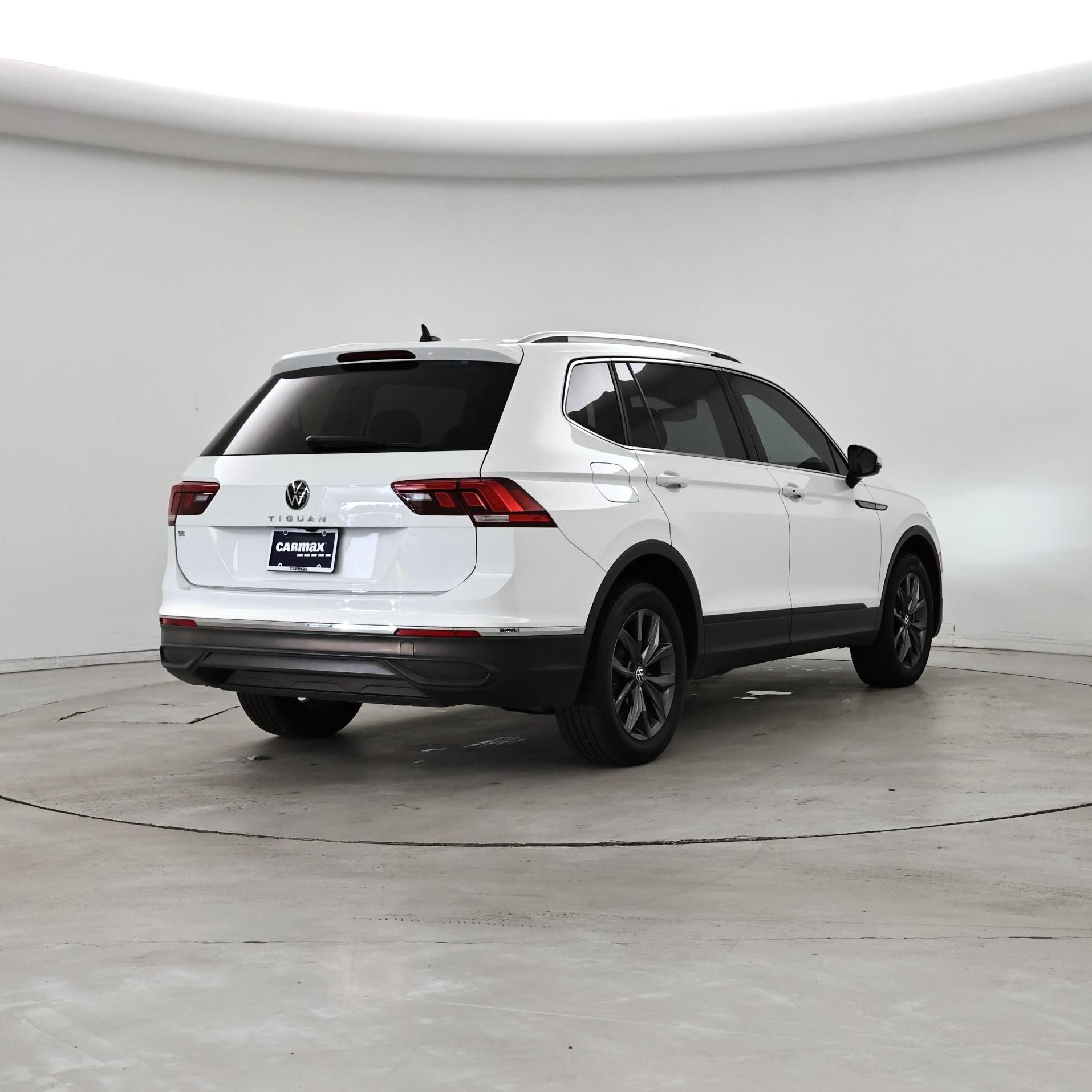 Thumbnail: 2022 Volkswagen Tiguan - 8