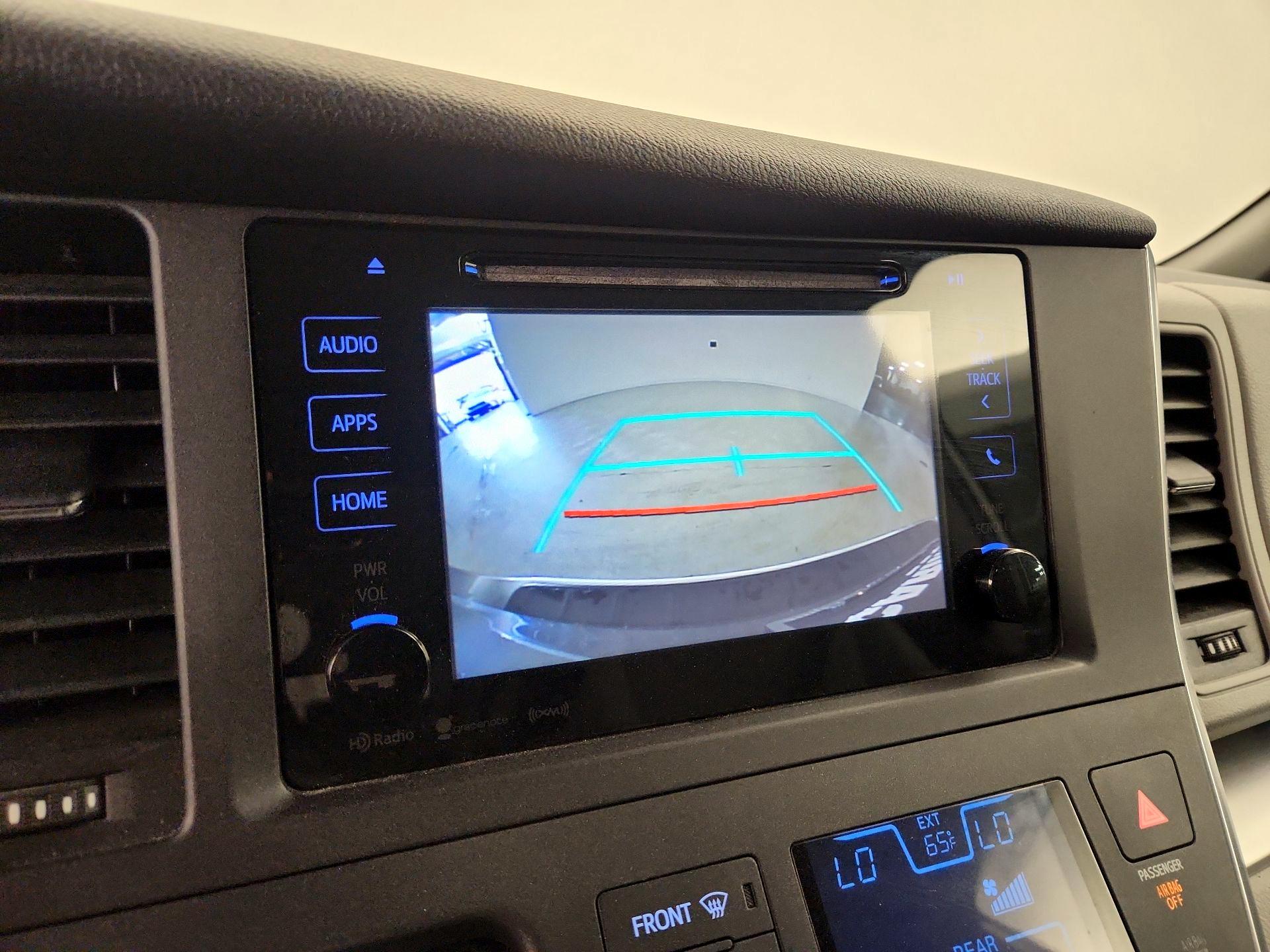 Thumbnail: 2017 Toyota Sienna - 14