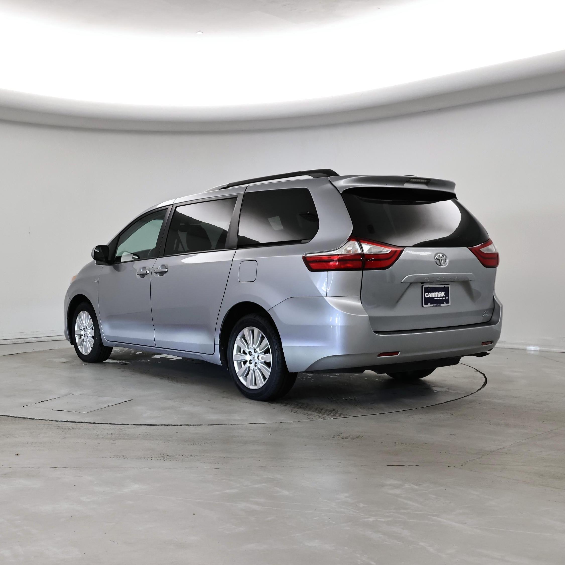 Thumbnail: 2017 Toyota Sienna - 2