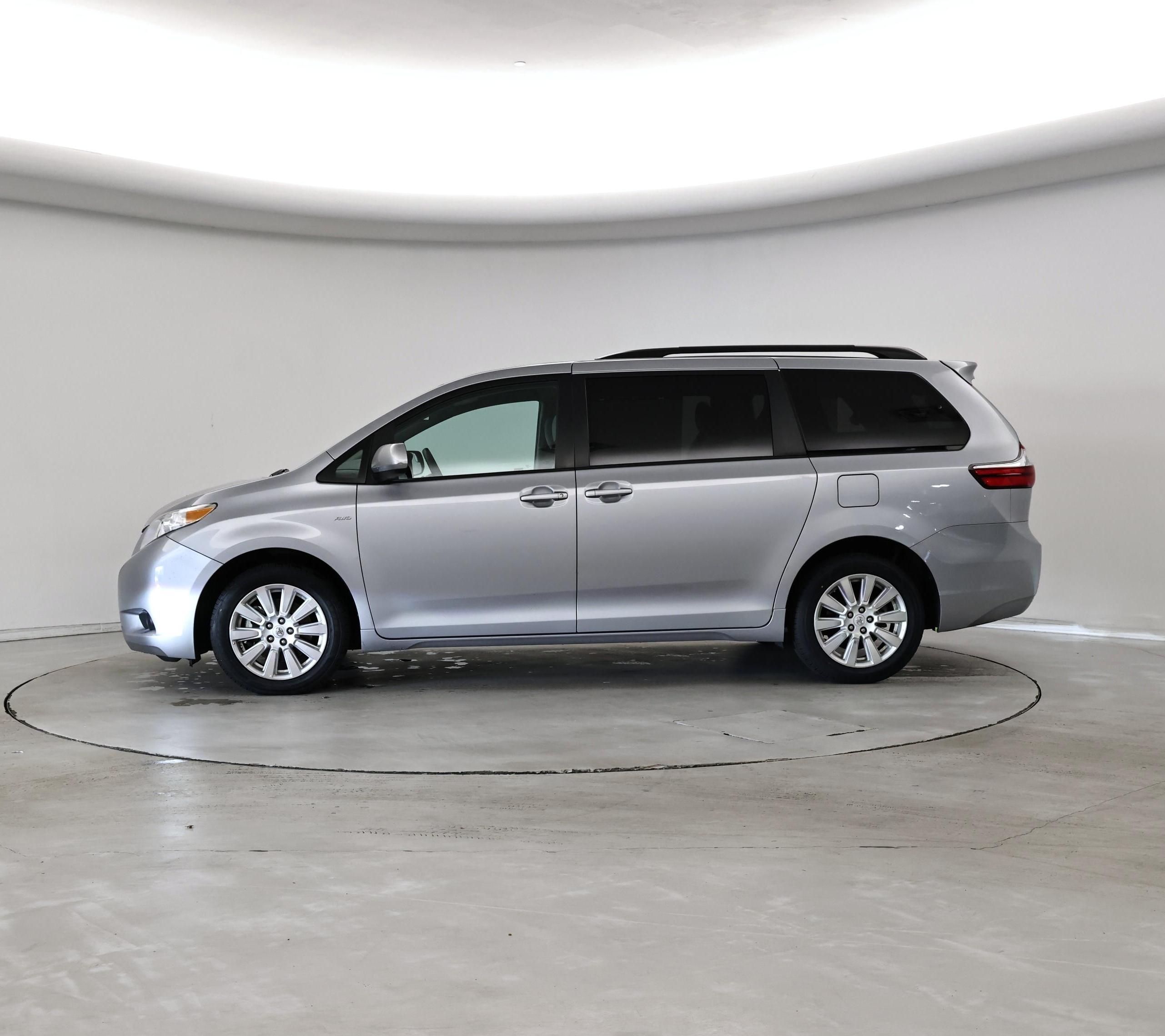 Thumbnail: 2017 Toyota Sienna - 3