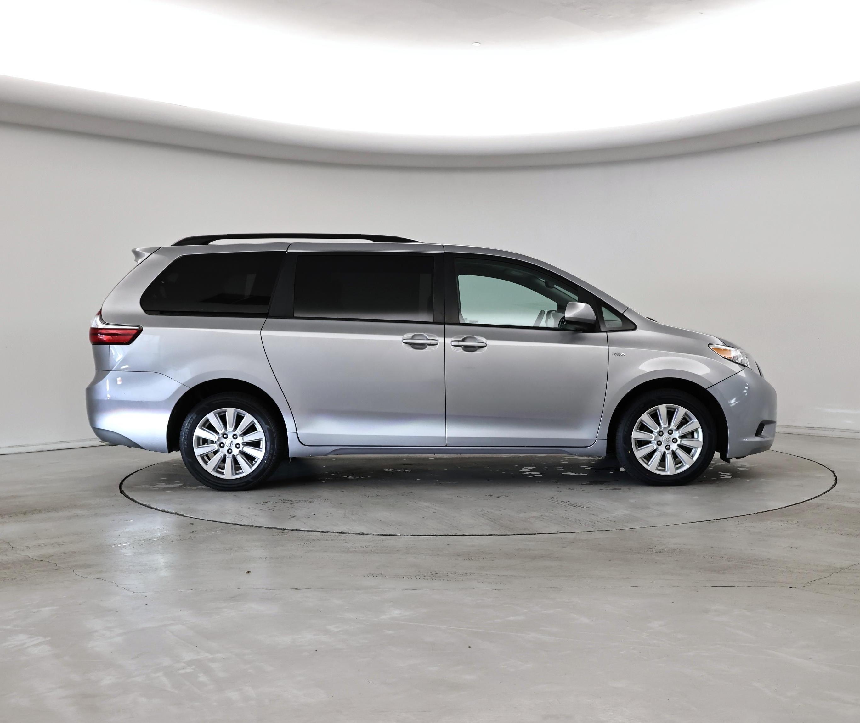Thumbnail: 2017 Toyota Sienna - 7