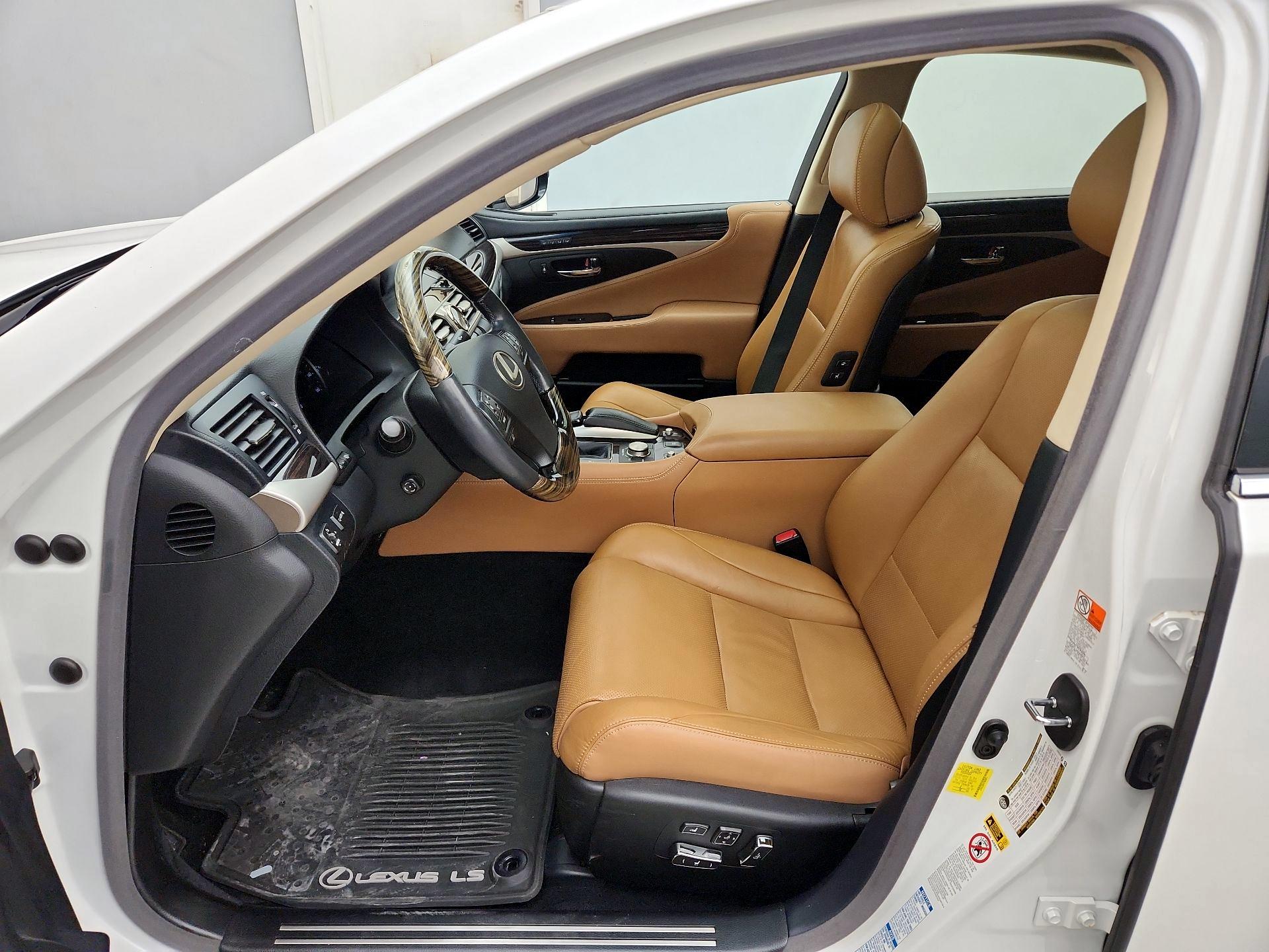 Thumbnail: 2015 Lexus LS - 11